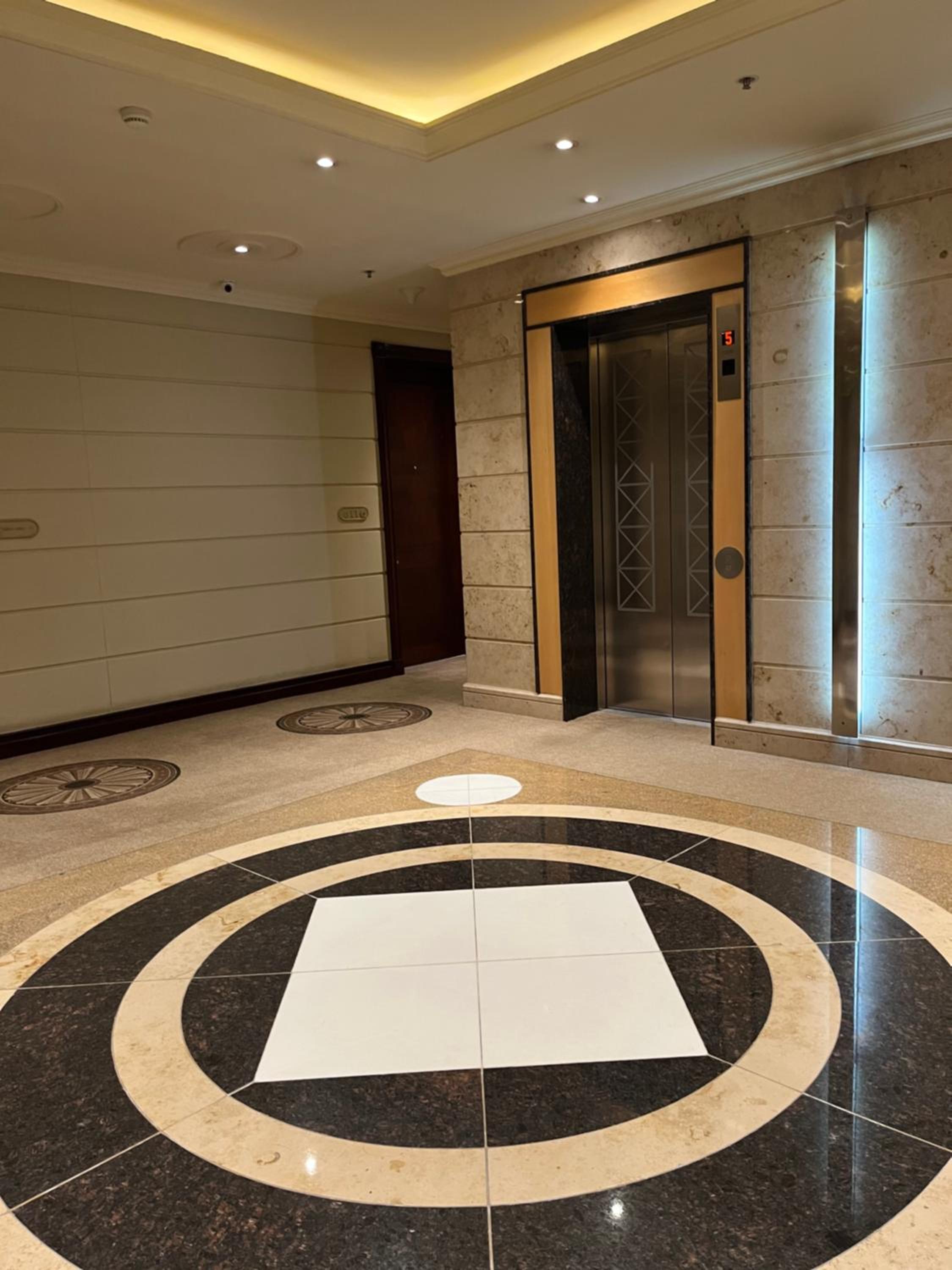 Johannesburg Vacations - Luxury Apartment - Michelangelo Towers - Property Image 33