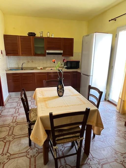 Mare e Montagna en Bonarcado — kitchen