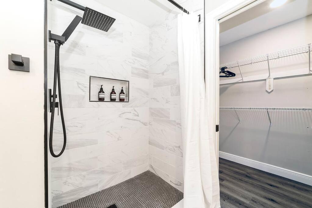 New 6min to 3 Sister Springs, Spacious, Fun with Game Room view 4