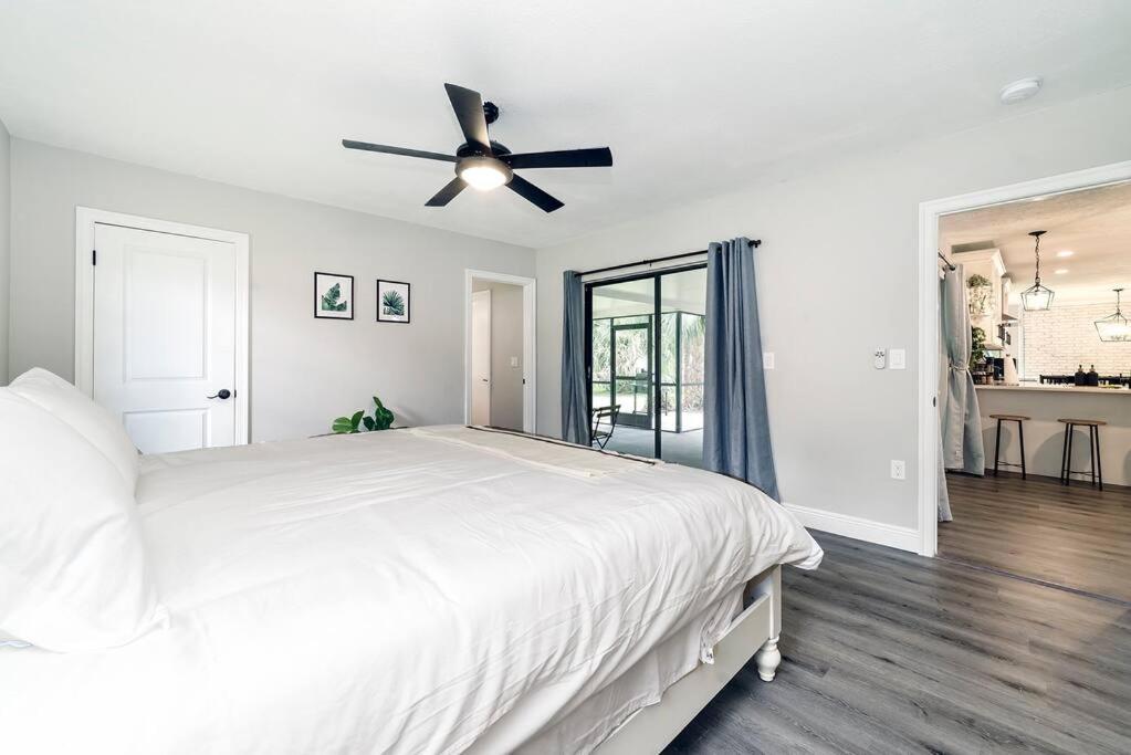 New 6min to 3 Sister Springs, Spacious, Fun with Game Room view 3