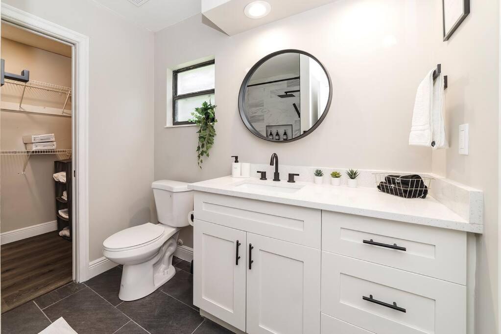 New 6min to 3 Sister Springs, Spacious, Fun with Game Room view 5