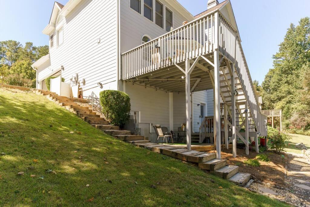 Relaxing Retreat with 55-Inch TV and Lake Views view 4