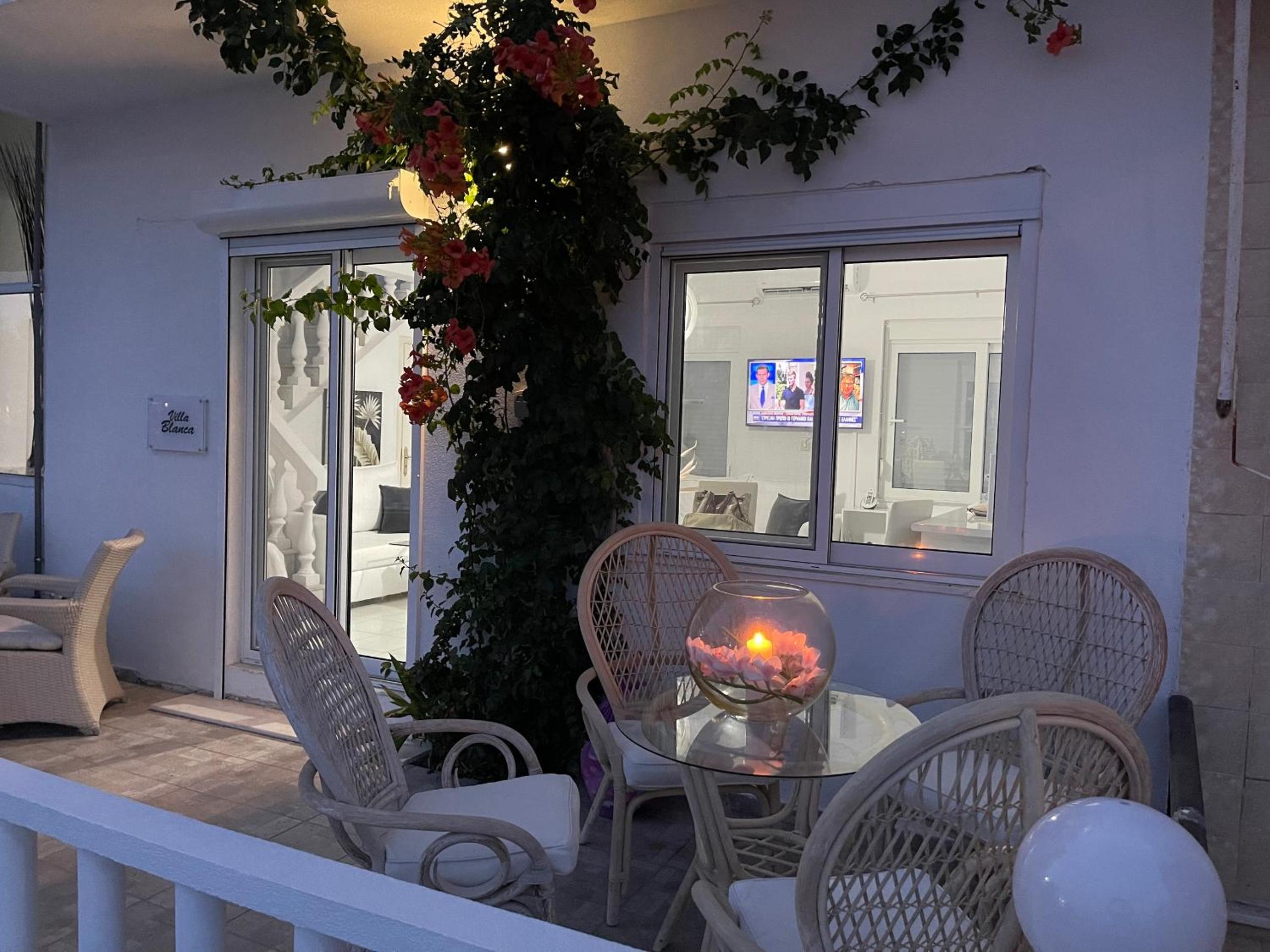 VILLA BLANCA