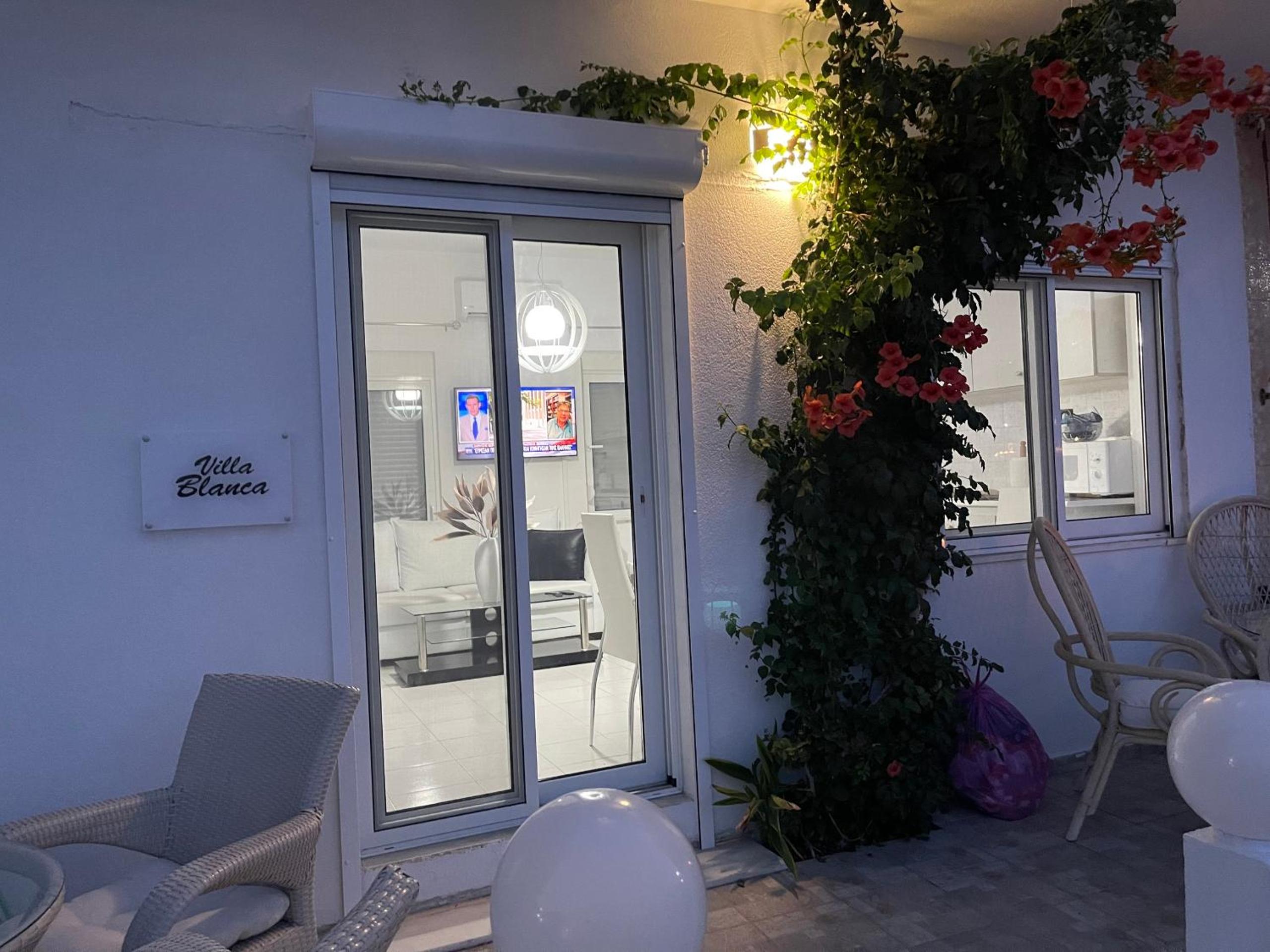 VILLA BLANCA