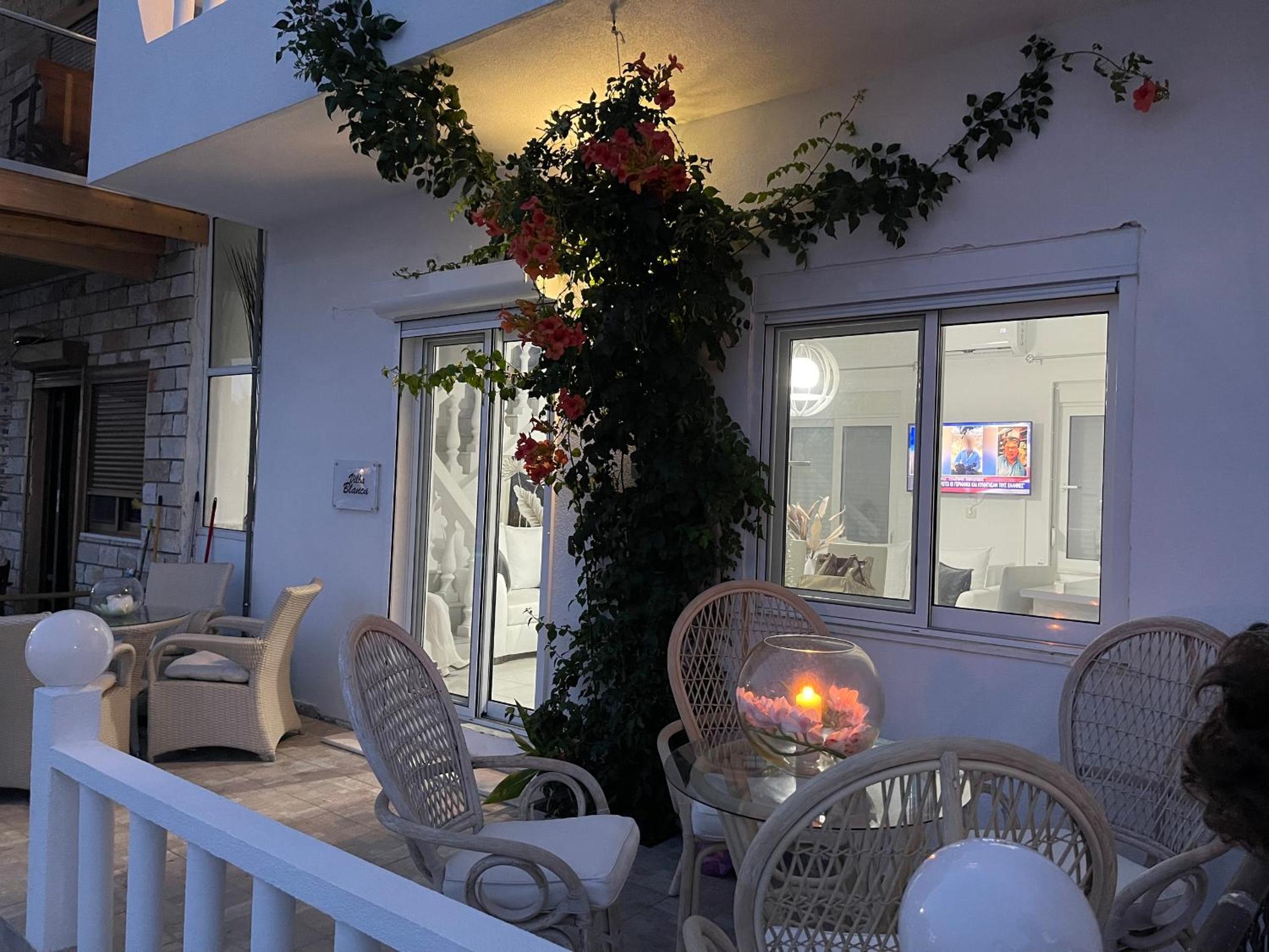 VILLA BLANCA