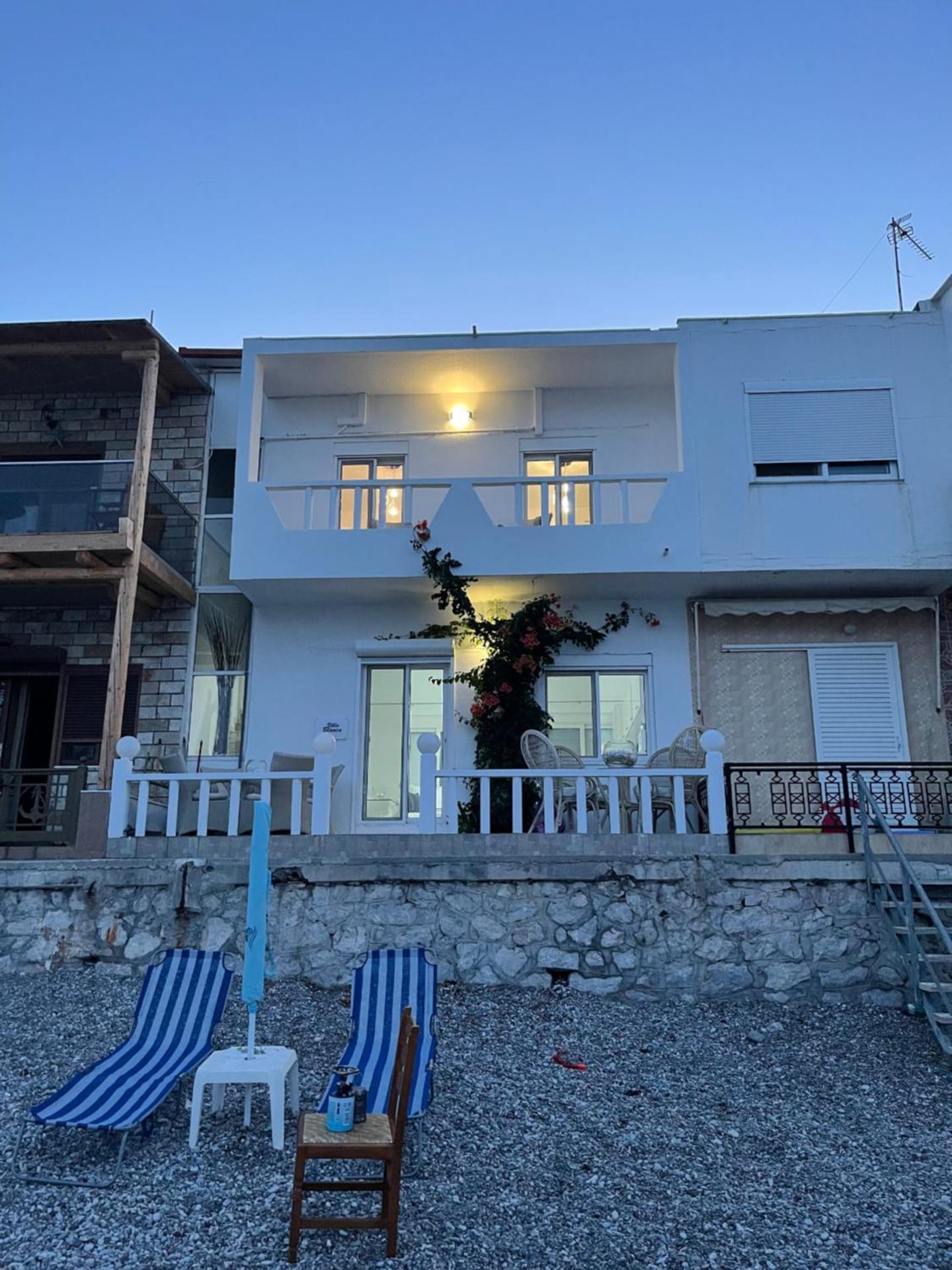 VILLA BLANCA