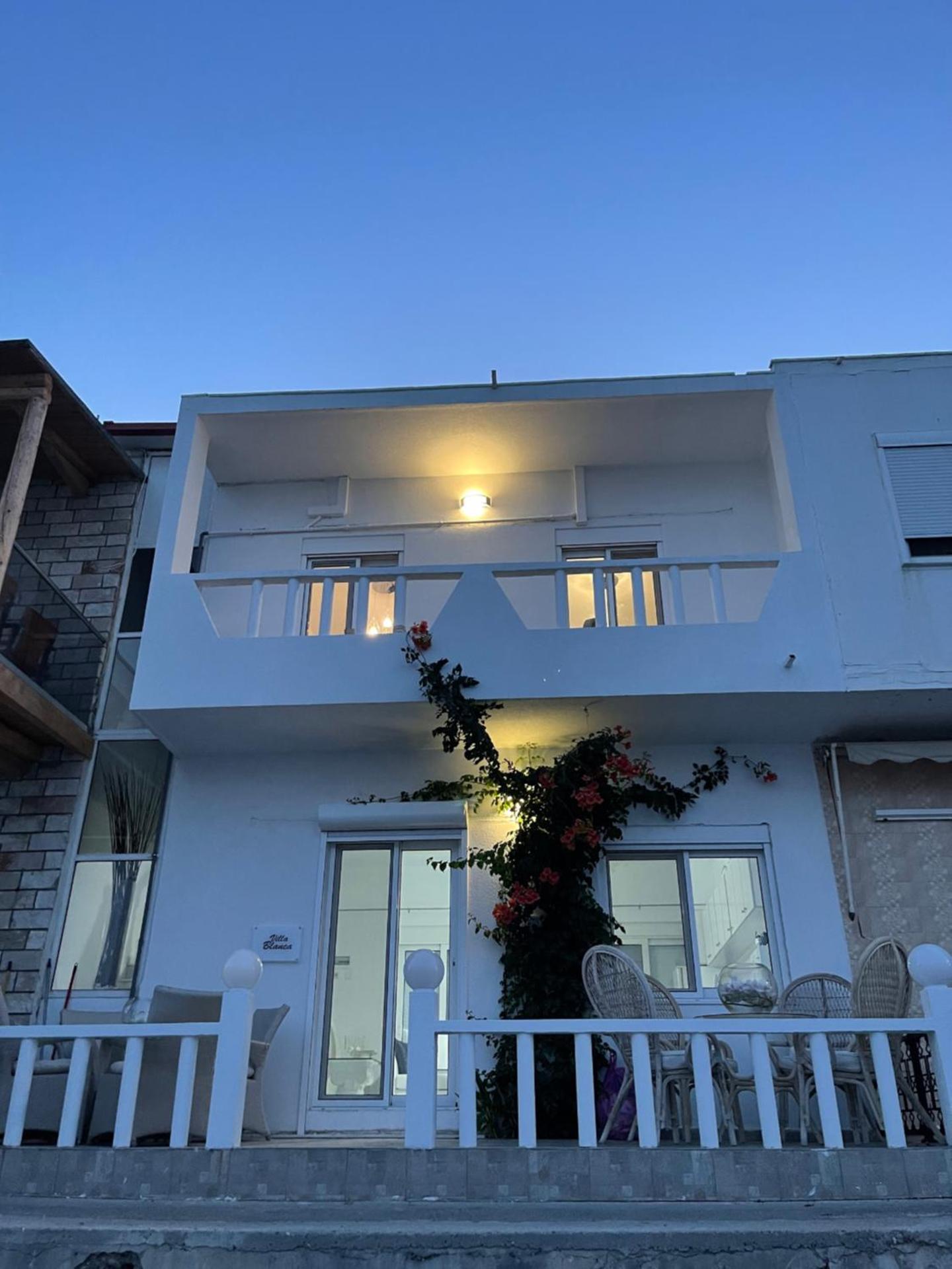 VILLA BLANCA