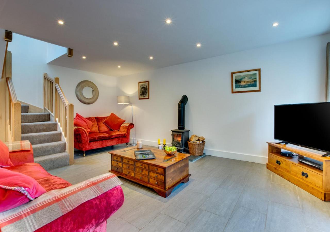 Wisteria Cottage - Bwthyn yr Ardd view 3