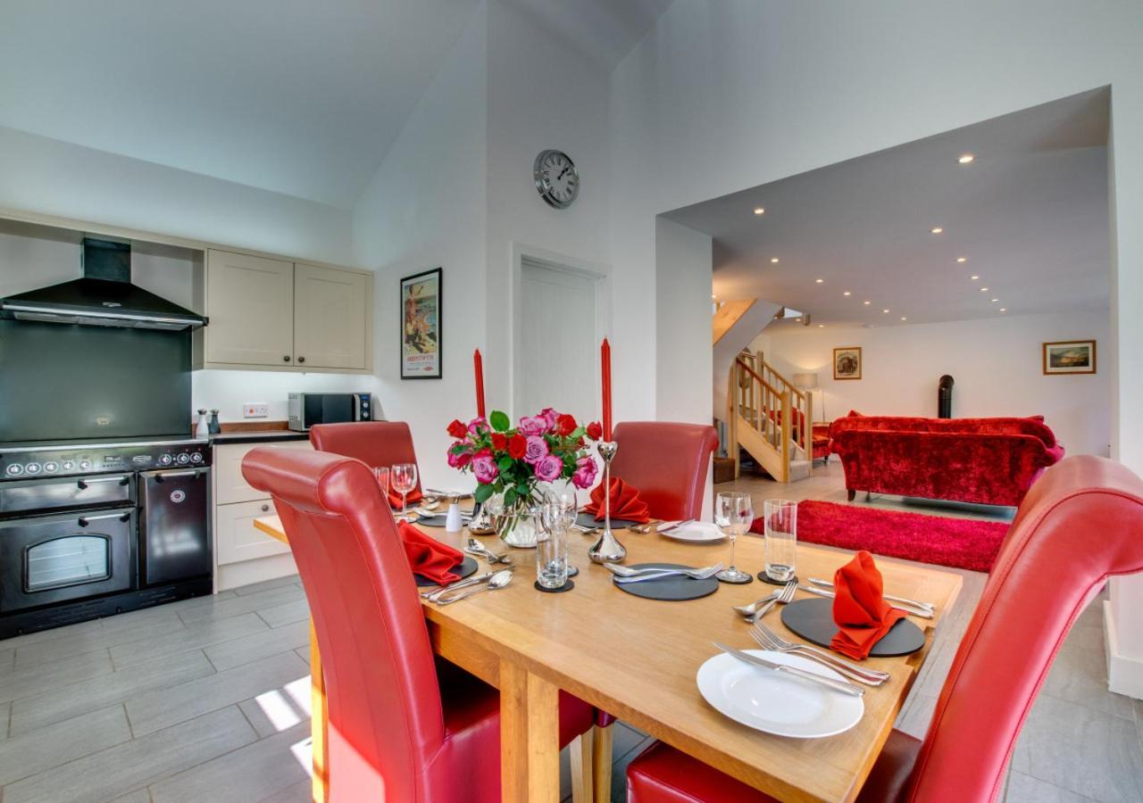 Wisteria Cottage - Bwthyn yr Ardd view 4