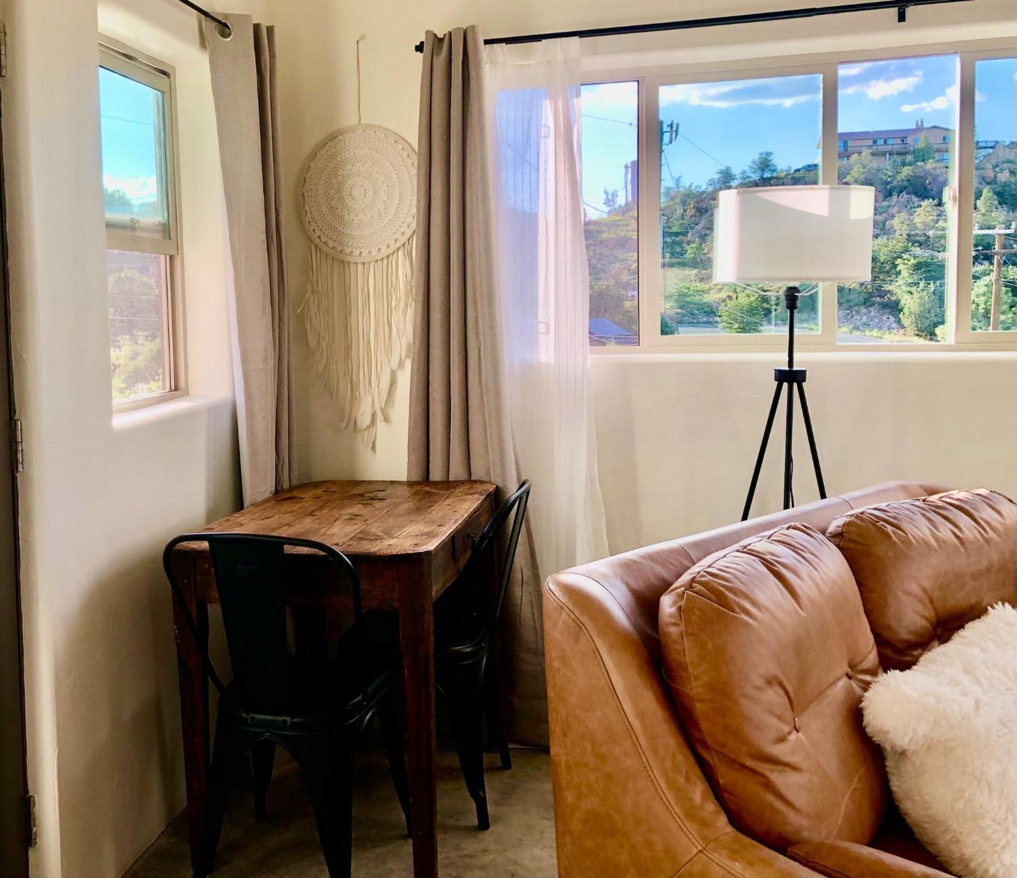 Prescott Vacations - NEW Feather Your Nest King bed Casita, Balcony/BBQ, Amazing views great Location! Dog friendly - Property Image 15