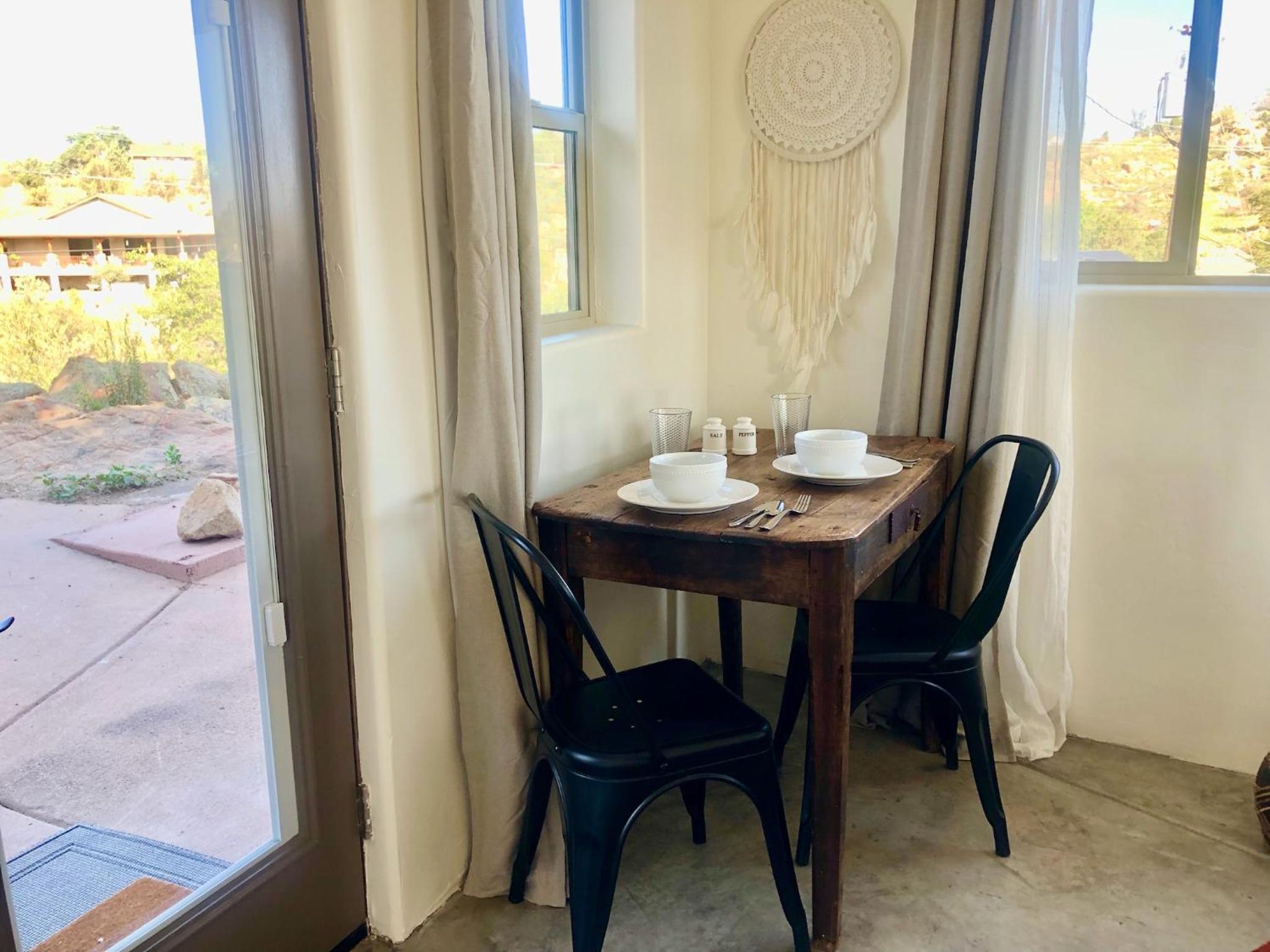 Prescott Vacations - NEW Feather Your Nest King bed Casita, Balcony/BBQ, Amazing views great Location! Dog friendly - Property Image 53