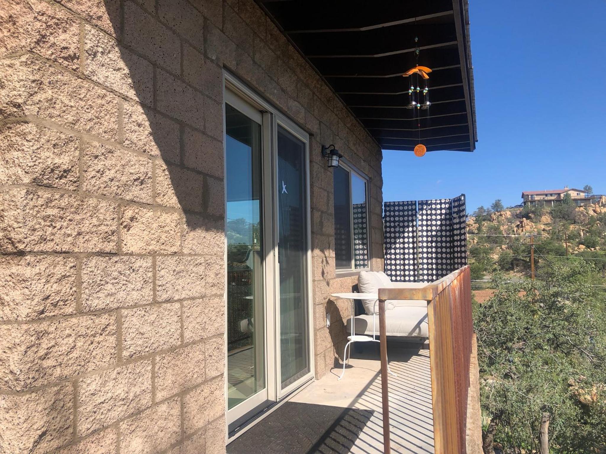 Prescott Vacations - NEW Feather Your Nest King bed Casita, Balcony/BBQ, Amazing views great Location! Dog friendly - Property Image 6