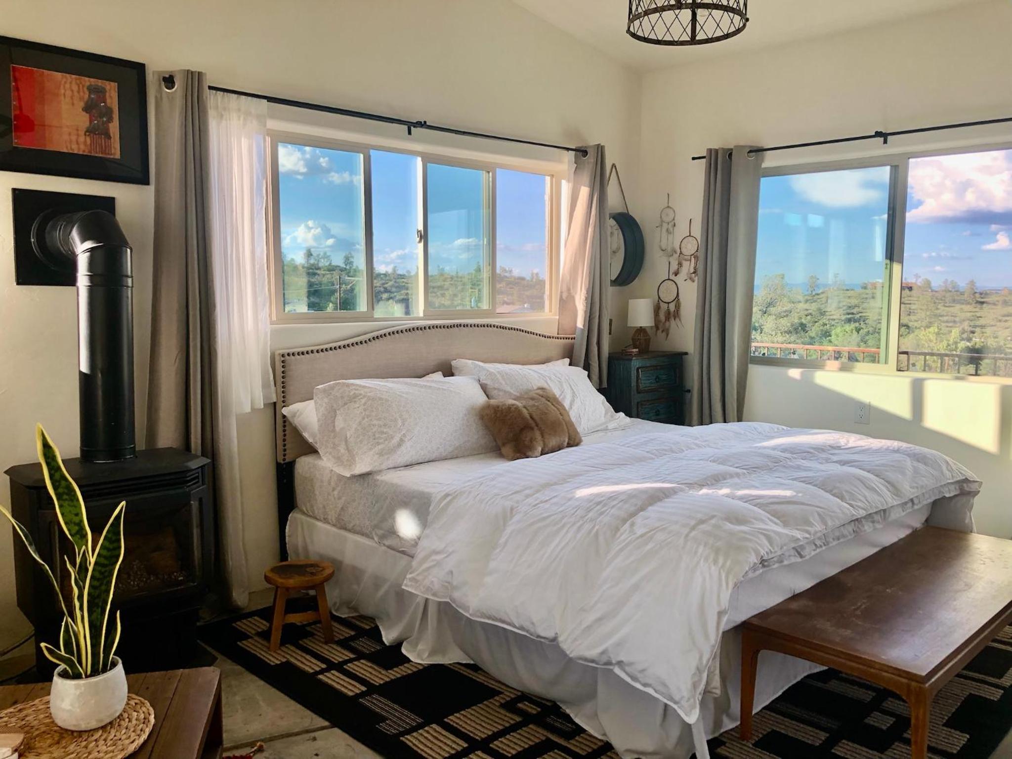 Prescott Vacations - NEW Feather Your Nest King bed Casita, Balcony/BBQ, Amazing views great Location! Dog friendly - Property Image 25