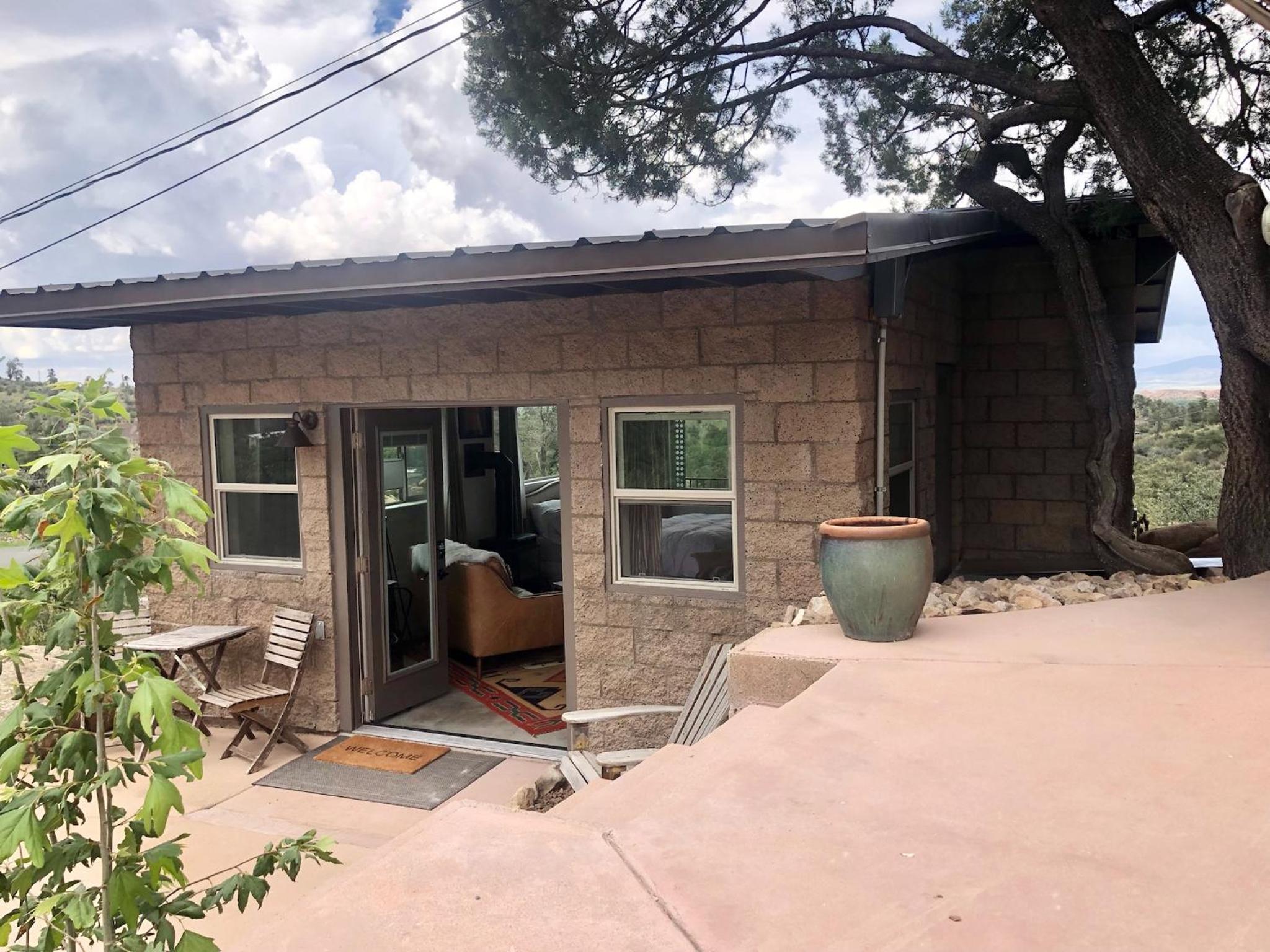 Prescott Vacations - NEW Feather Your Nest King bed Casita, Balcony/BBQ, Amazing views great Location! Dog friendly - Property Image 23