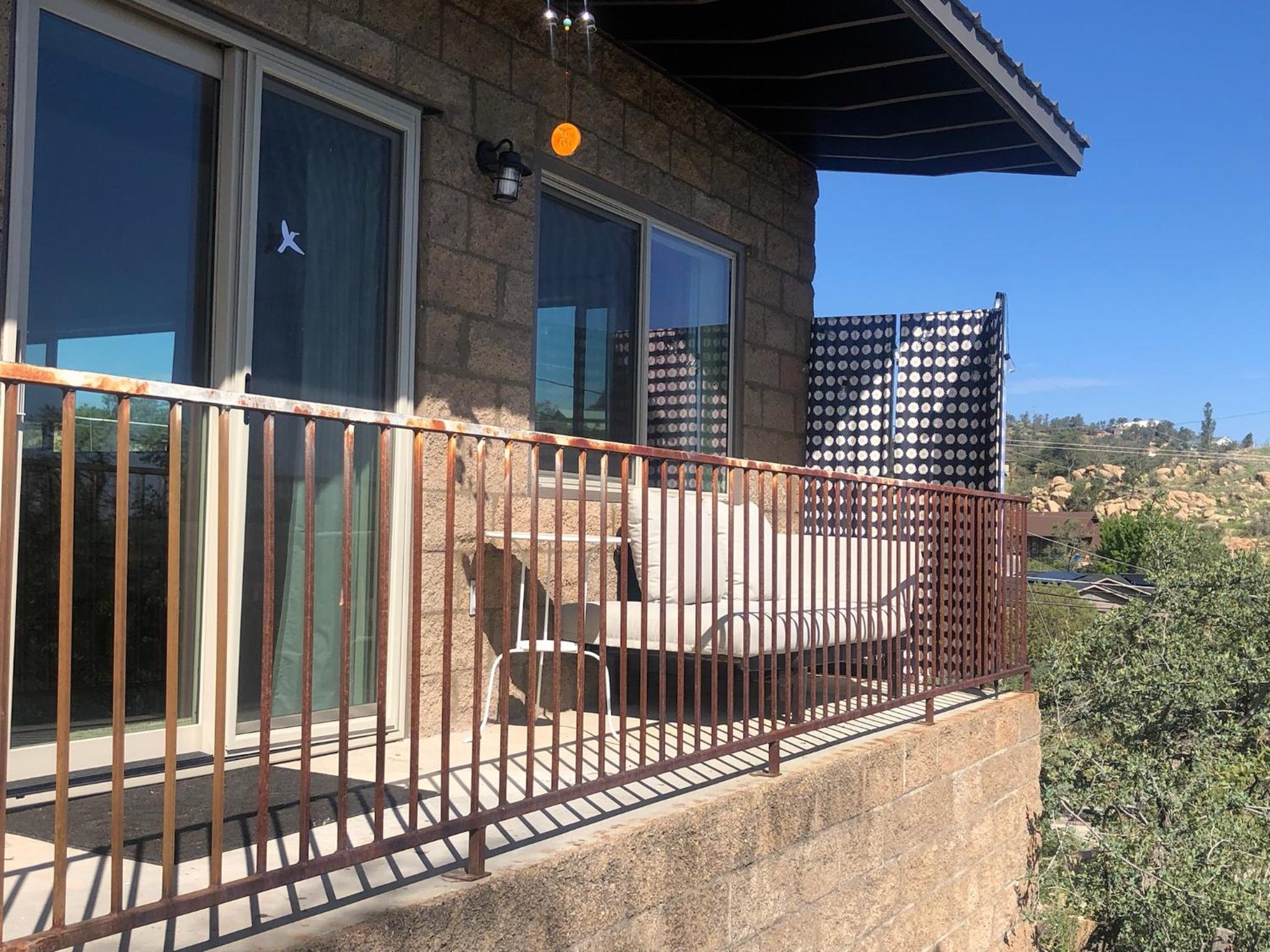 Prescott Vacations - NEW Feather Your Nest King bed Casita, Balcony/BBQ, Amazing views great Location! Dog friendly - Property Image 3