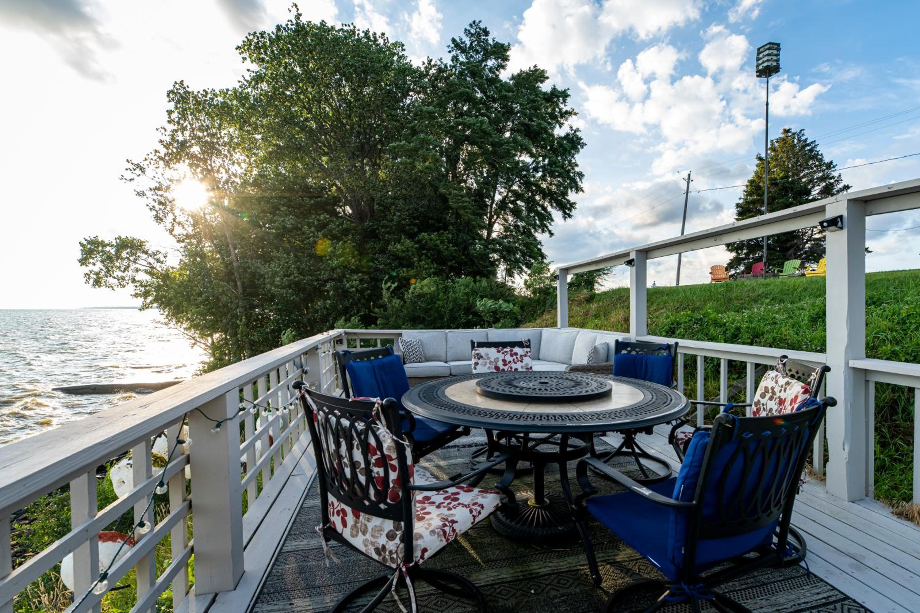 Cozy Lakefront Cottage view 2