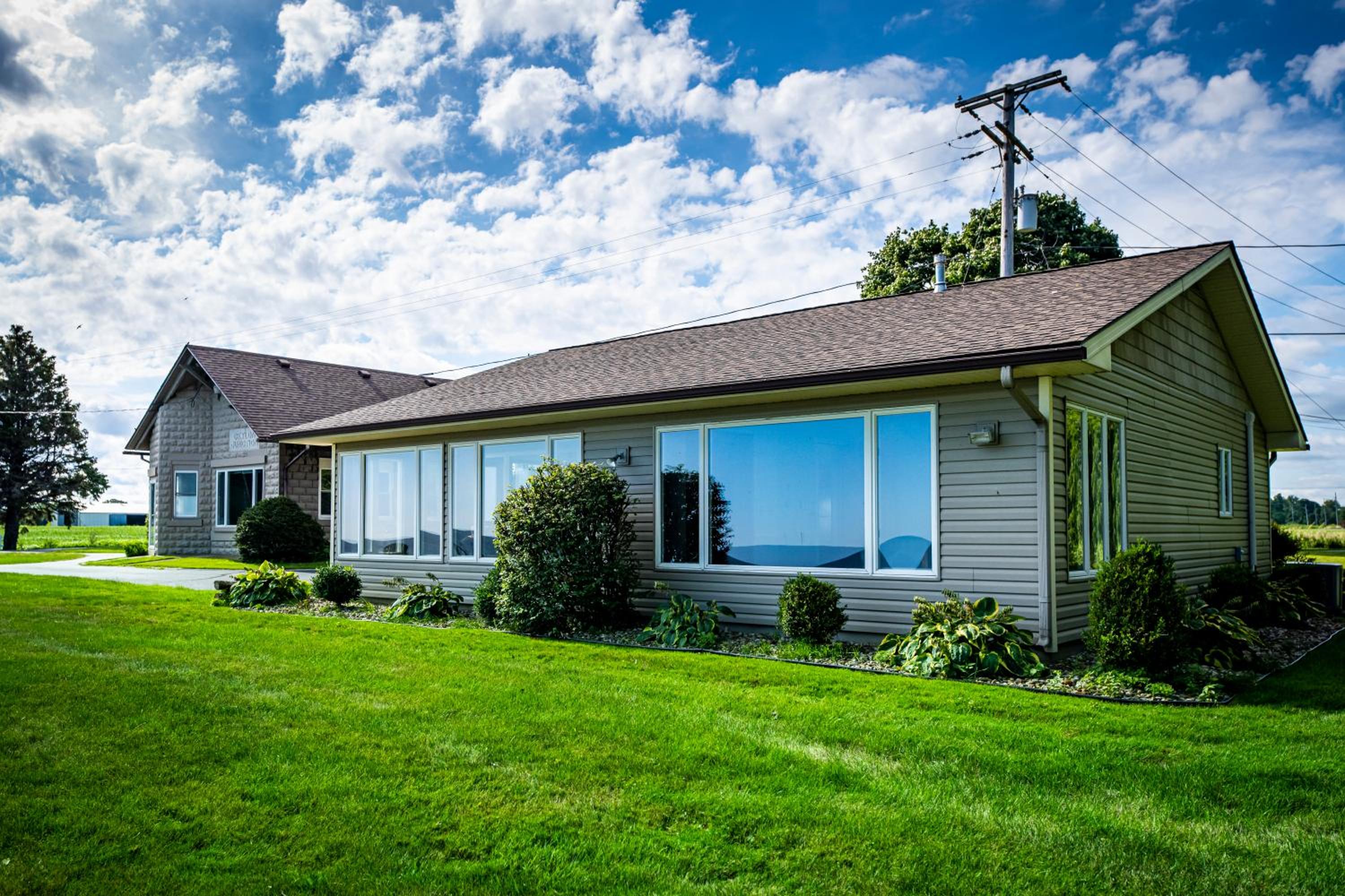 Cozy Lakefront Cottage view 3