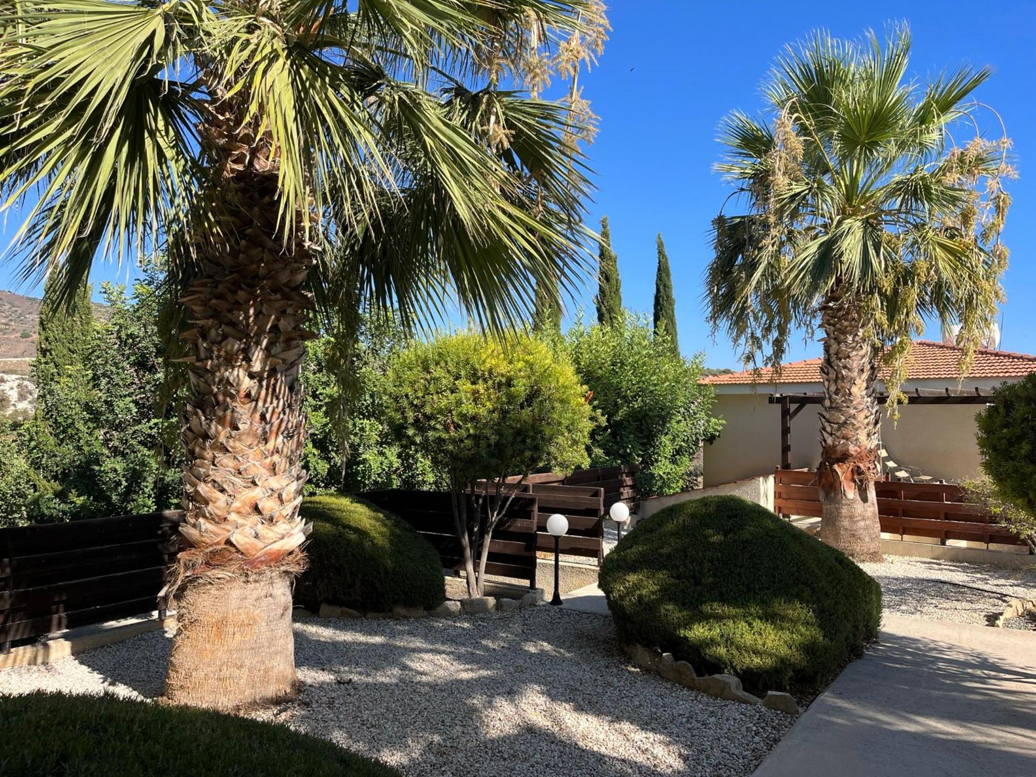 Beautiful 2 Bed Apartment in Peyia Valley, Paphos