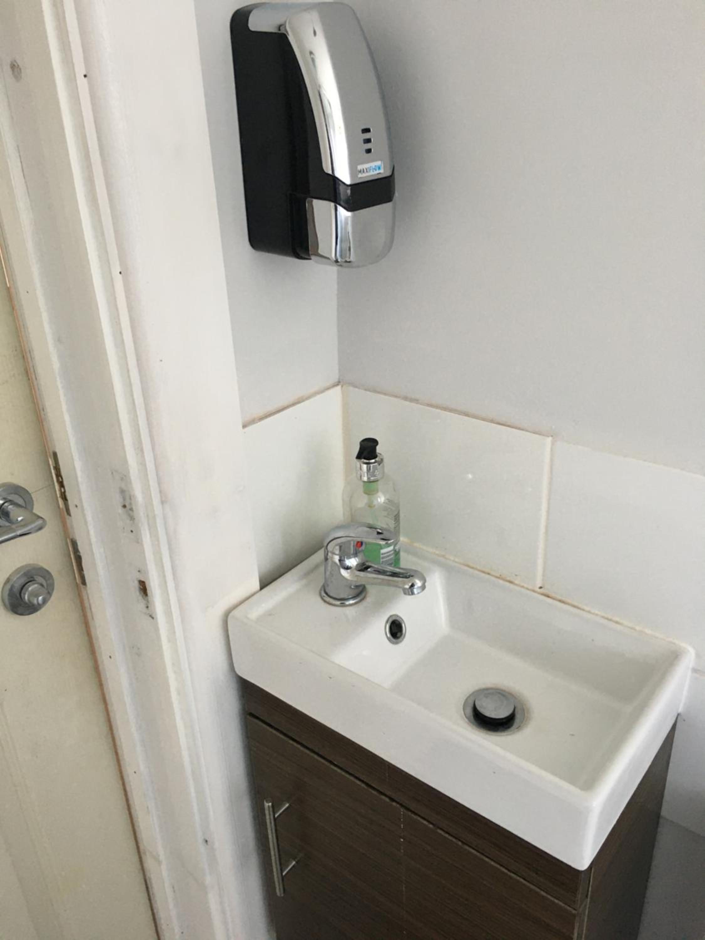 Budget Stay, Shared Guest House, R1 Mount Pleasant hill view 5