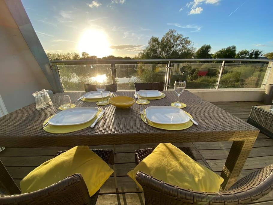 HM111 Penthouse Apartment with Lake View & free Spa Access- Lower Mill Estate Cotswolds view 5