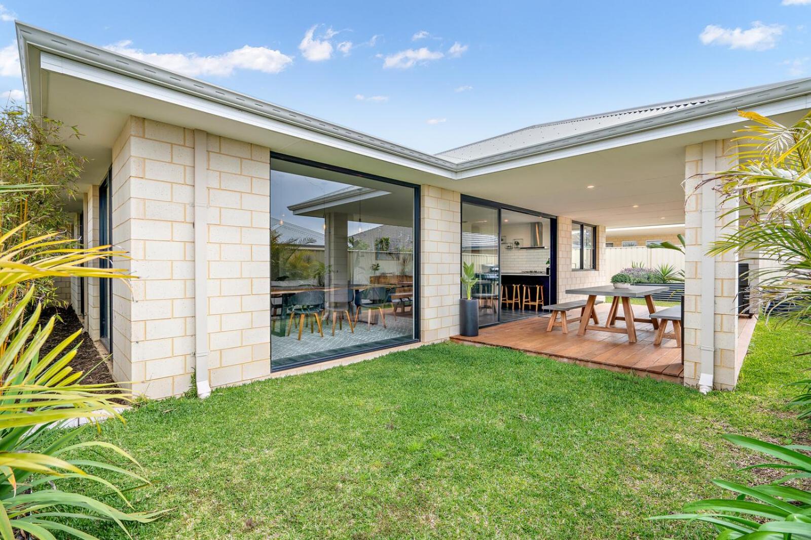 MAINBREAK - DUNSBOROUGH