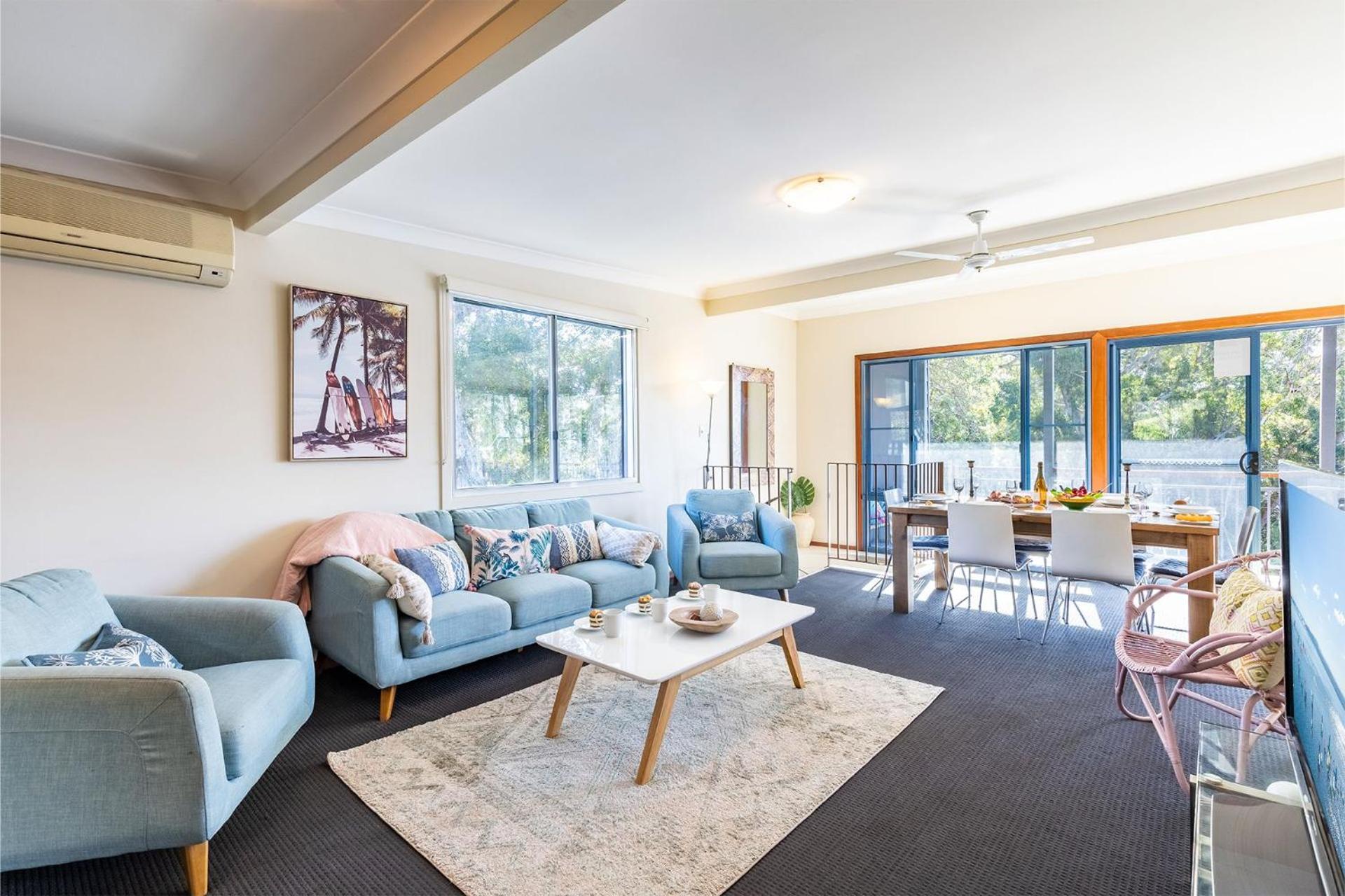 Baggies On Dutchies, 9 Burbong Street - Large pet friendly house with spectacular waterviews, Wi-Fi and air con