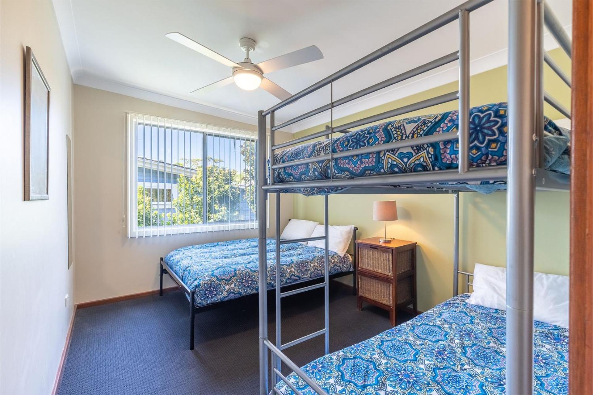 Baggies On Dutchies, 9 Burbong Street - Large pet friendly house with spectacular waterviews, Wi-Fi and air con