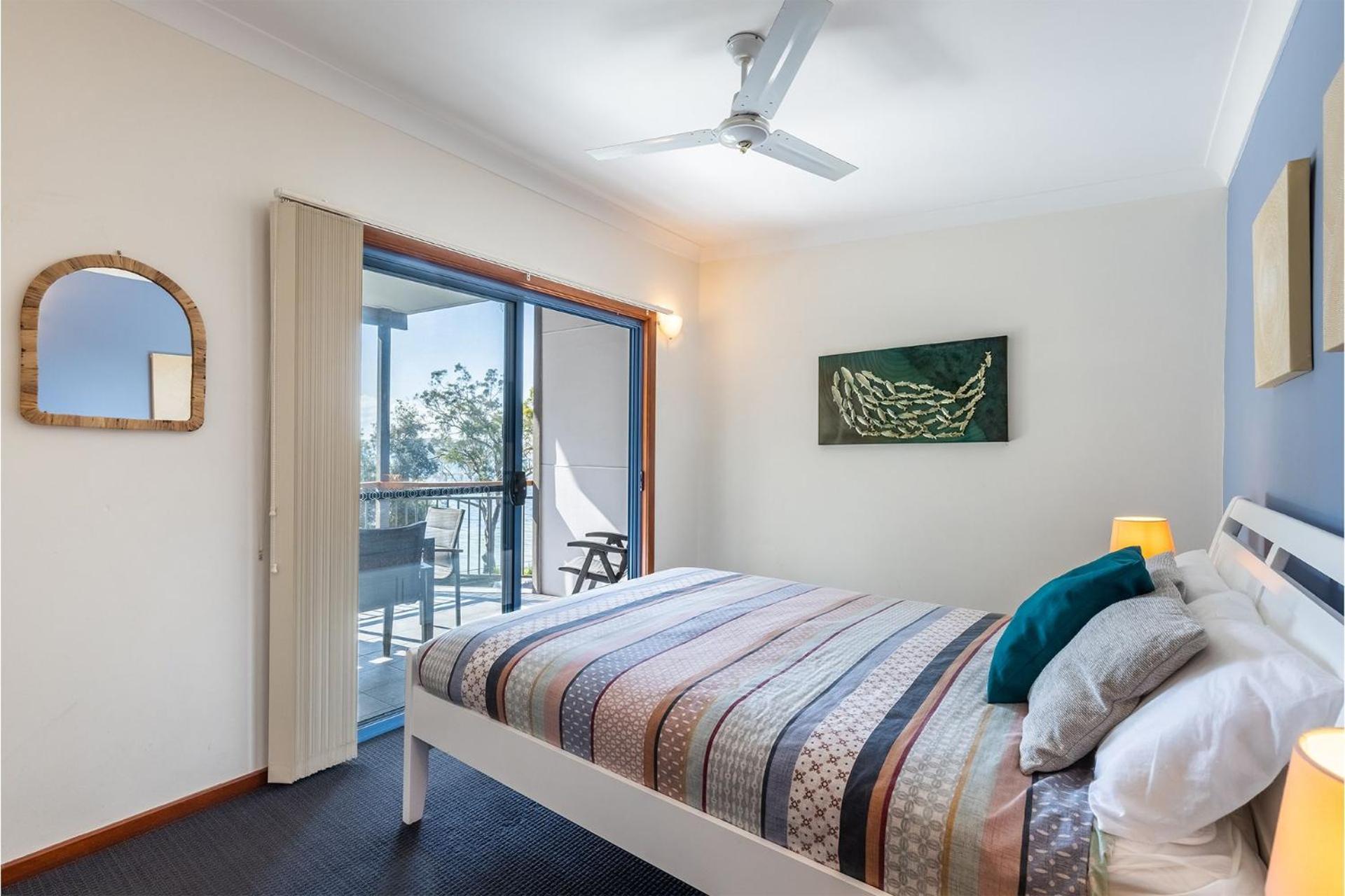 Baggies On Dutchies, 9 Burbong Street - Large pet friendly house with spectacular waterviews, Wi-Fi and air con