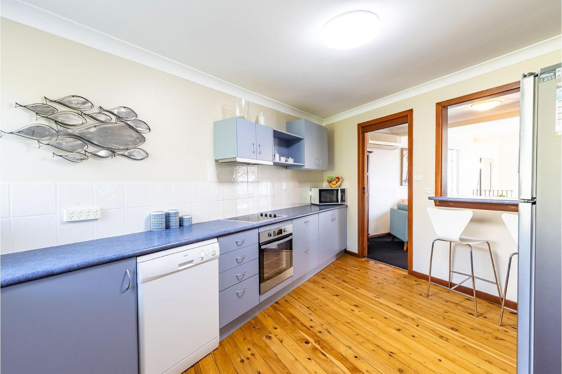 Baggies On Dutchies, 9 Burbong Street - Large pet friendly house with spectacular waterviews, Wi-Fi and air con