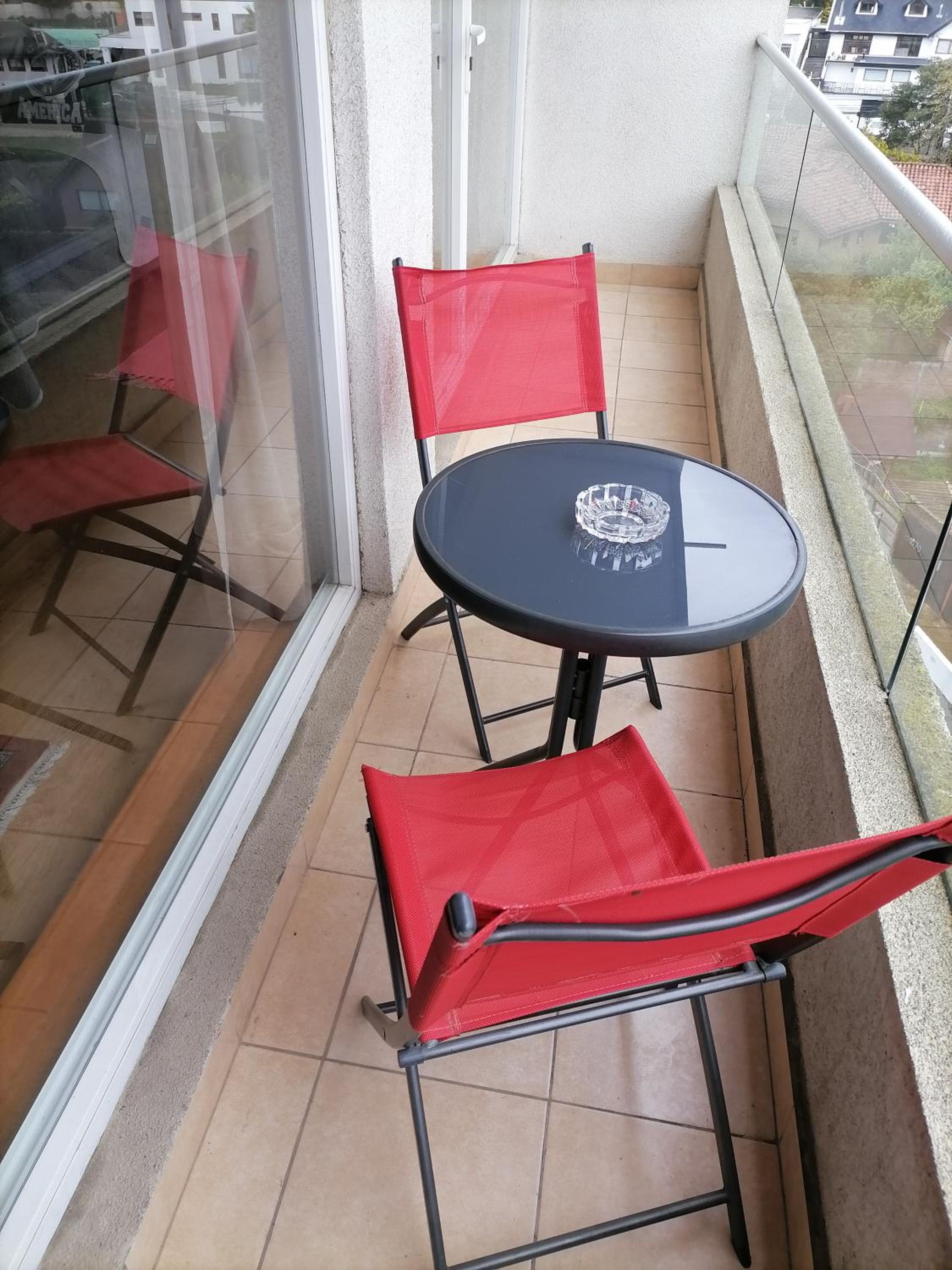 Hotel frente al Mall Trebol fácil acceso al centro - Image 1