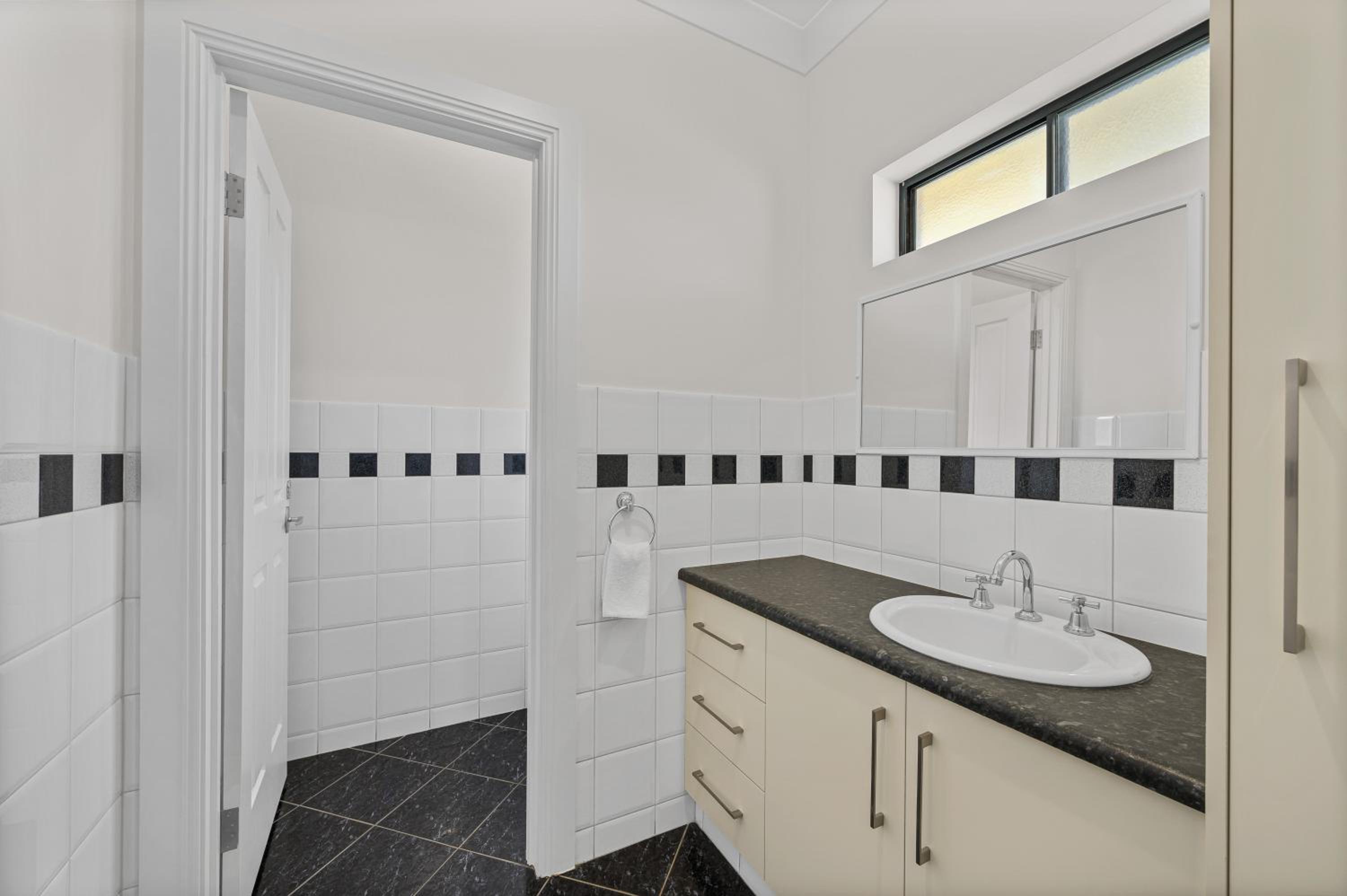 Mareblue Villa - Aldinga Beach - C21 SouthCoast Holidays