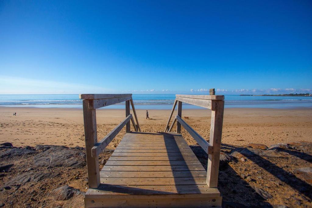 The Summer House ~ 2 blocks to Beach