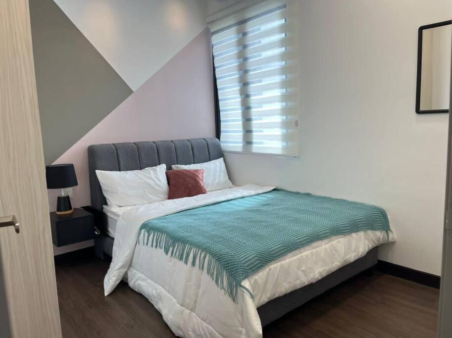 Attractive 3 Bedroom Condo with Pool-D Raudhah Homestay photo 3