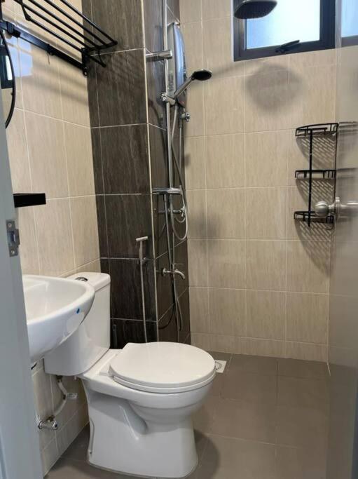 Attractive 3 Bedroom Condo with Pool-D Raudhah Homestay photo 5