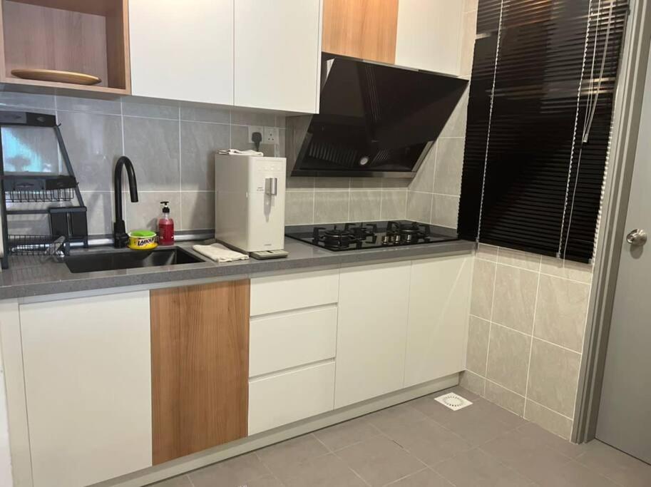 Attractive 3 Bedroom Condo with Pool-D Raudhah Homestay photo 8