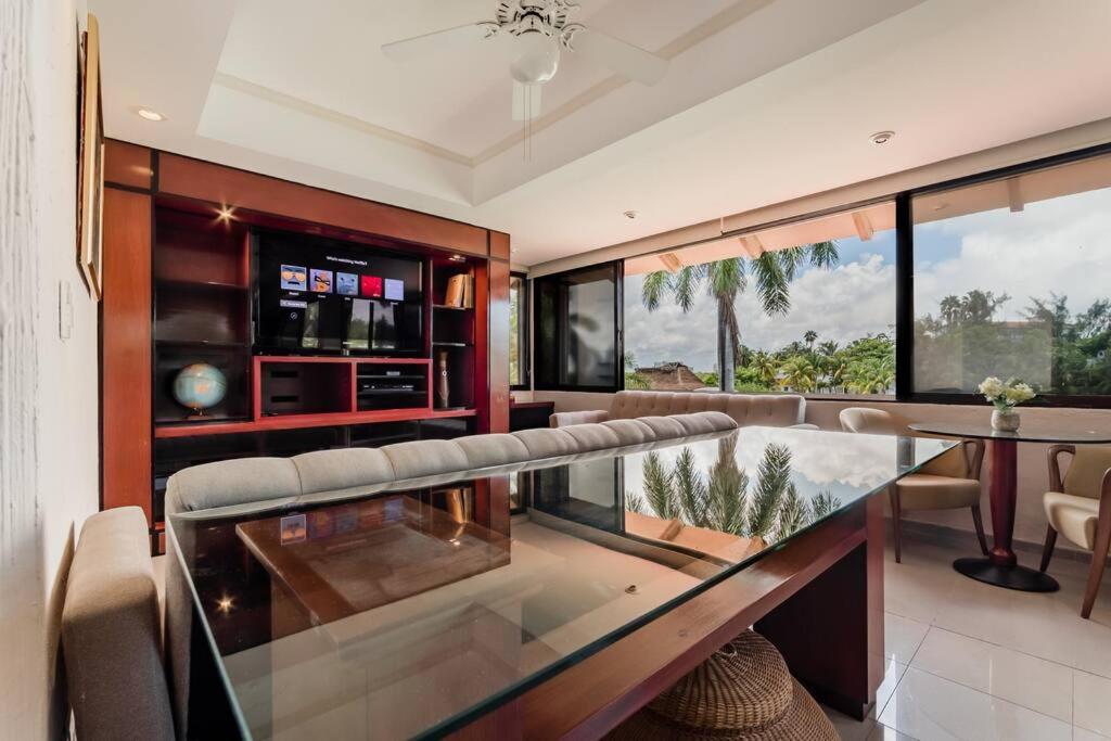 Elegant Lagoon front Villa by CASA PARAISO