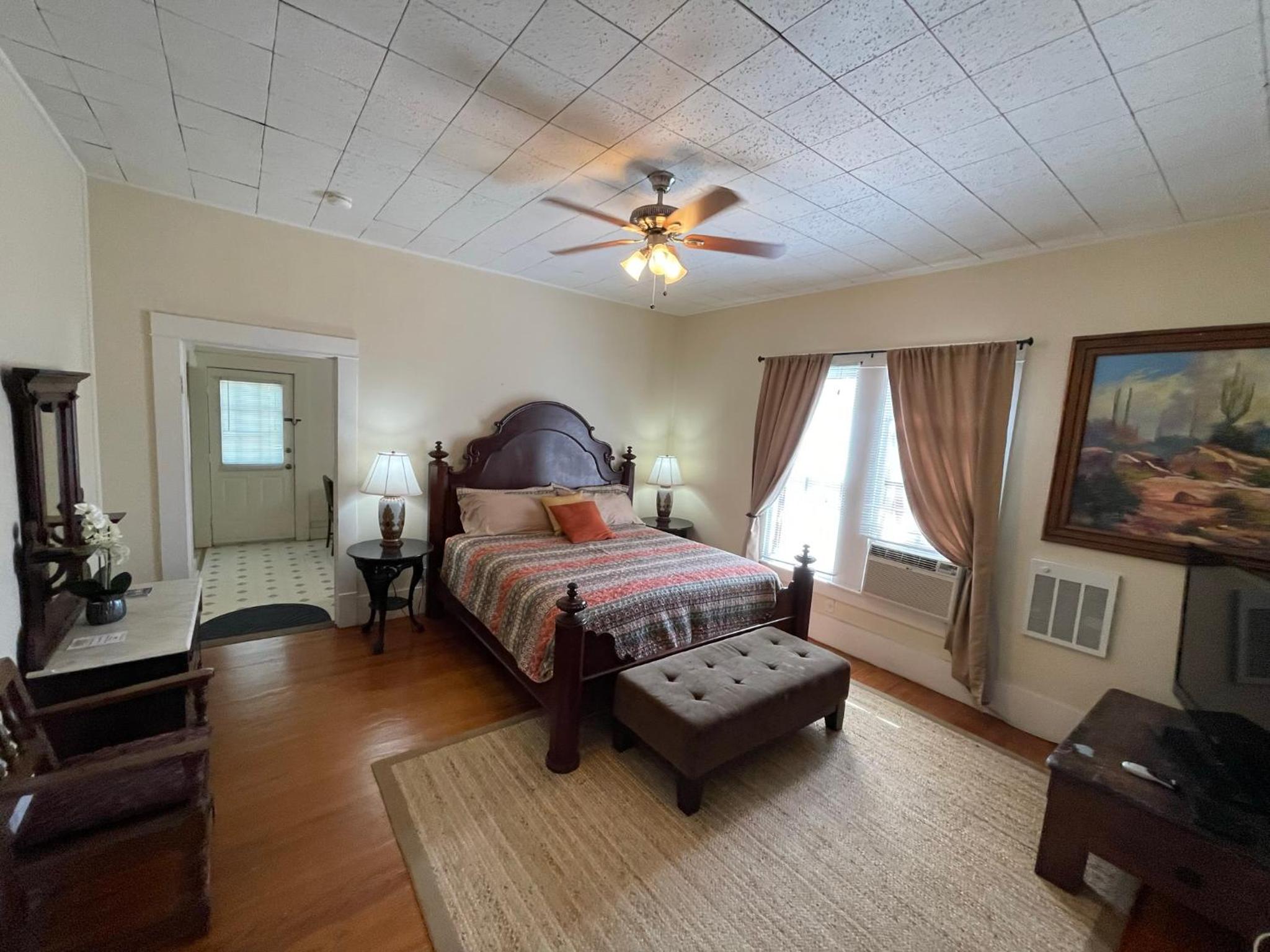 Carriage House - Medina Suite 1 view 5