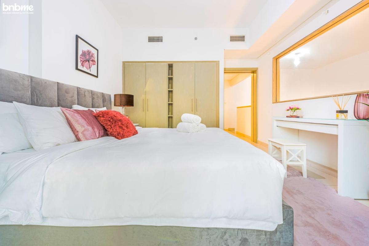 bnbmehomes - Duplex Living walk to Burj K and Dubai Mall - L313
