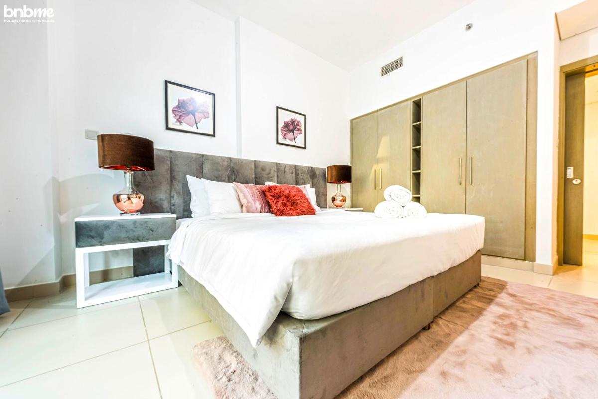 bnbmehomes - Duplex Living walk to Burj K and Dubai Mall - L313