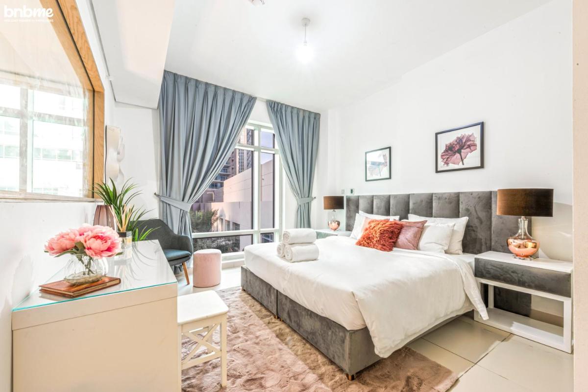 bnbmehomes - Duplex Living walk to Burj K and Dubai Mall - L313