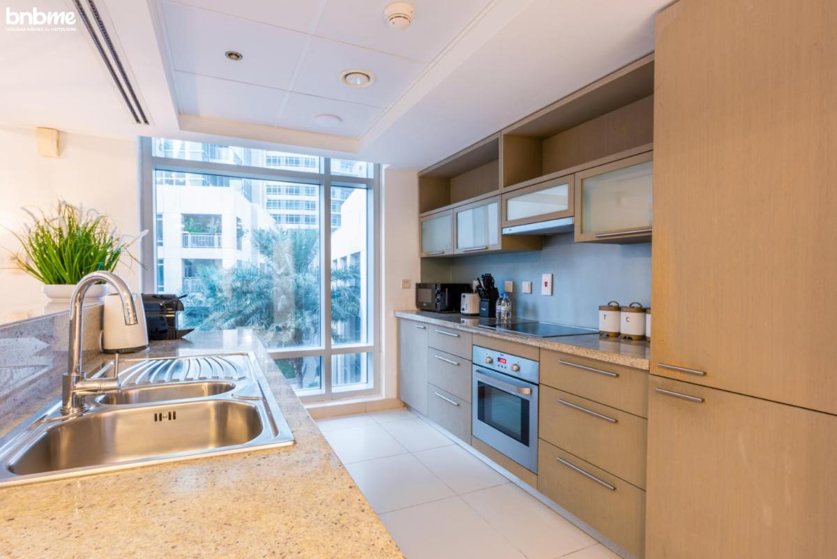 bnbmehomes - Duplex Living walk to Burj K and Dubai Mall - L313