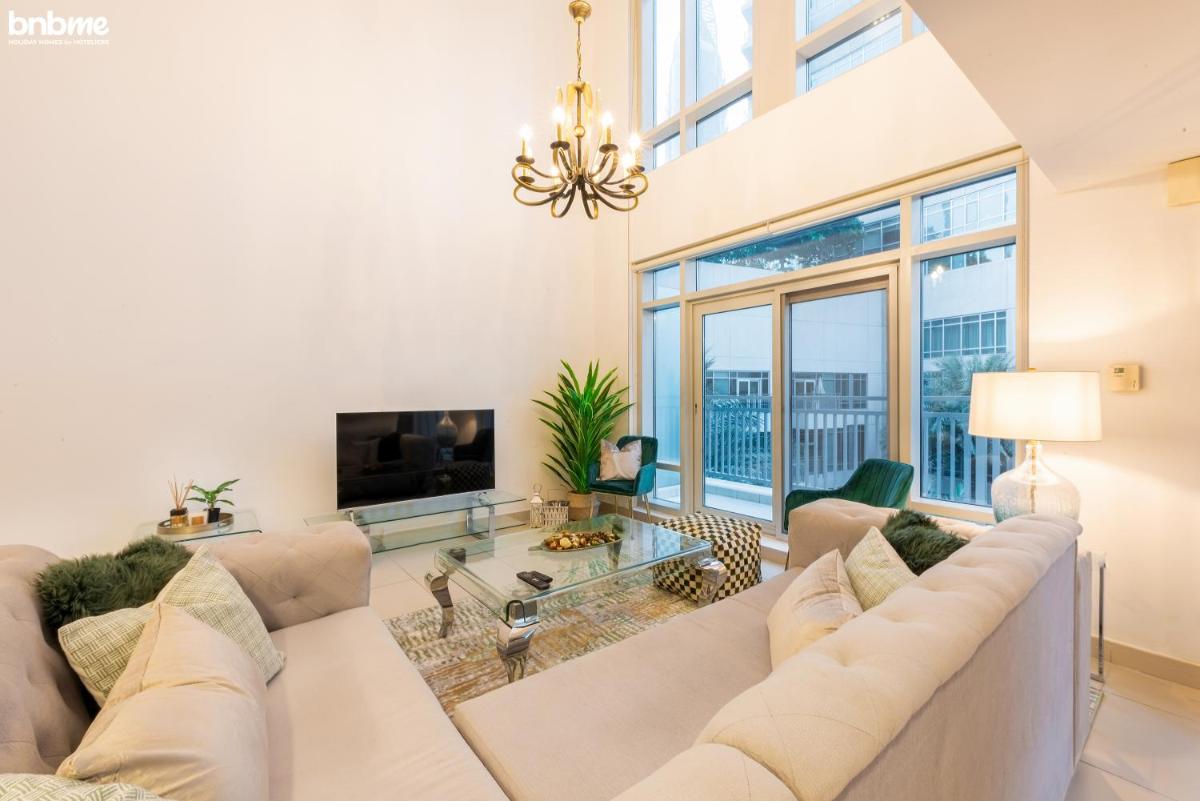 bnbmehomes - Duplex Living walk to Burj K and Dubai Mall - L313