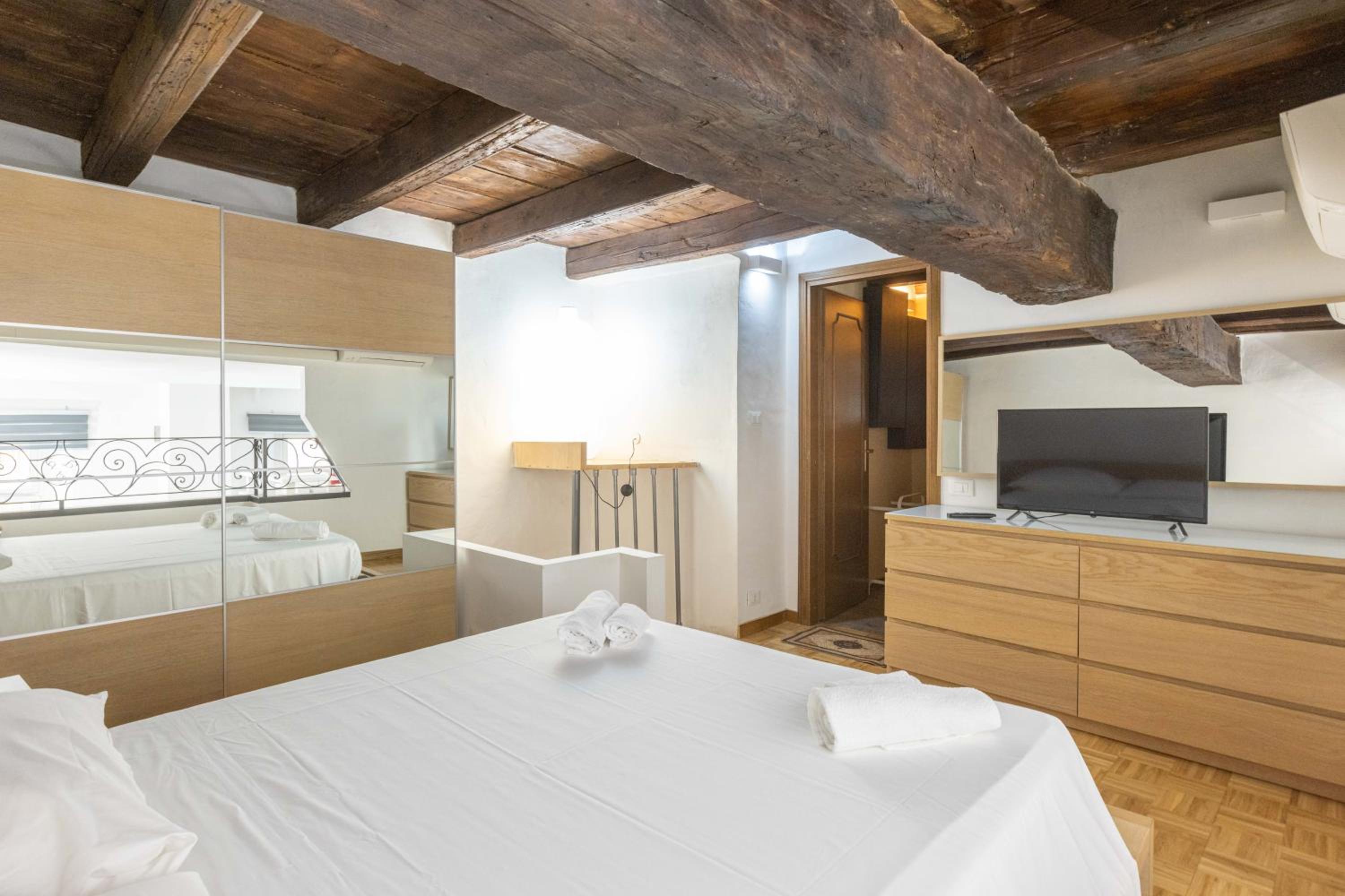 De'Carbonesi, Bologna by Short Holidays
