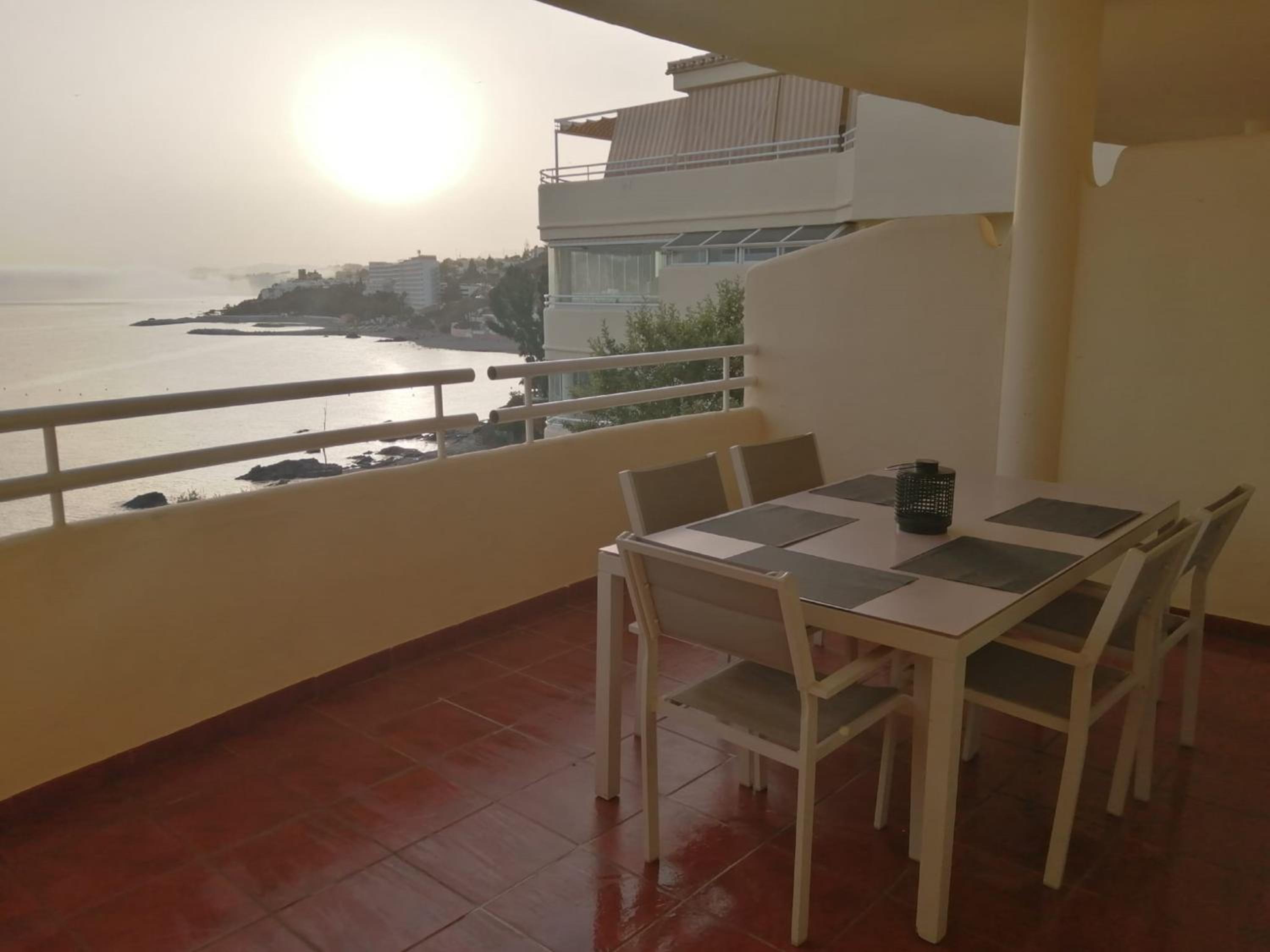 Holidays2Benalmadena Torrequebrada Sea view Front beach with pool parking & terraces