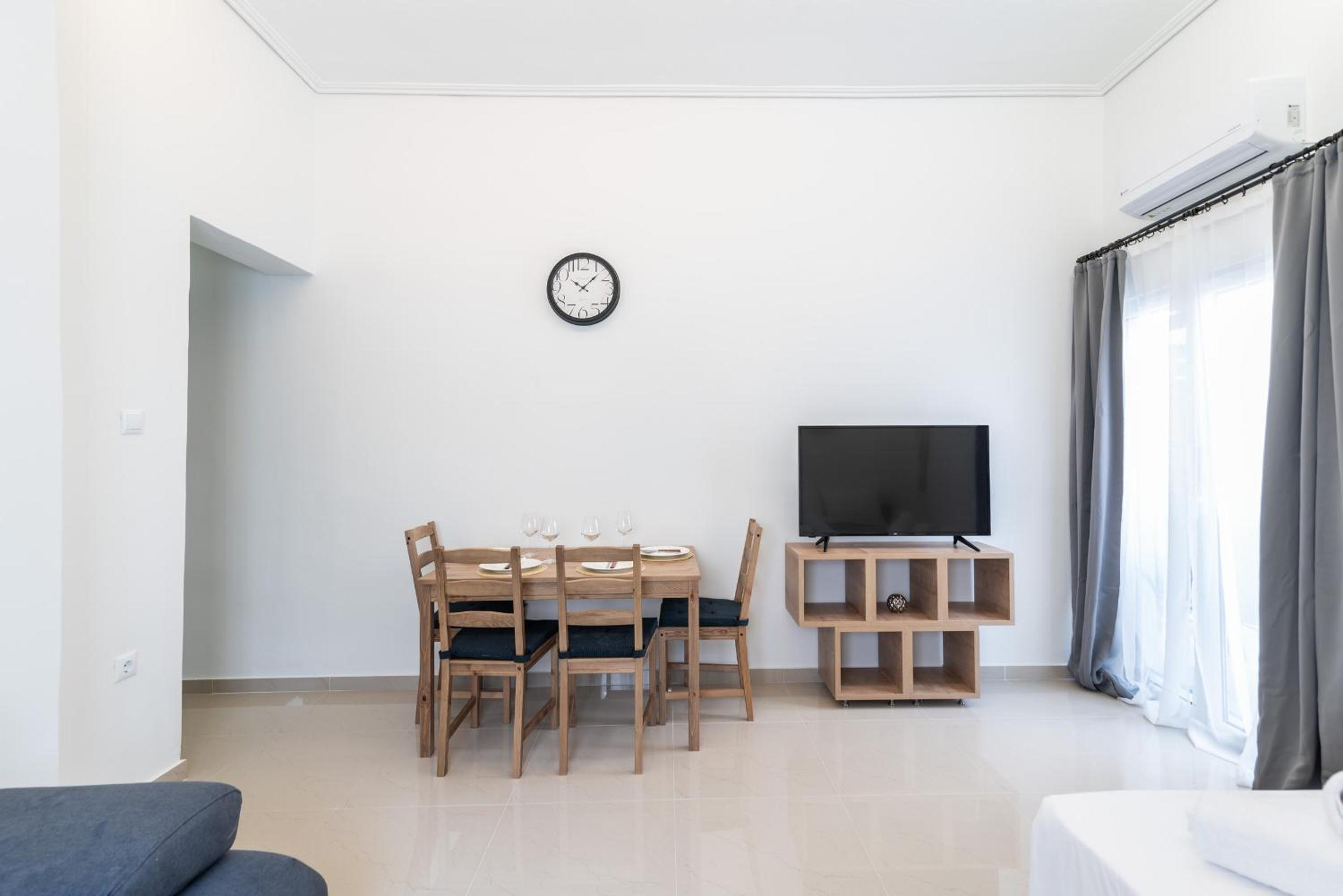 Blue Riviera villas & suites - Alimos 2