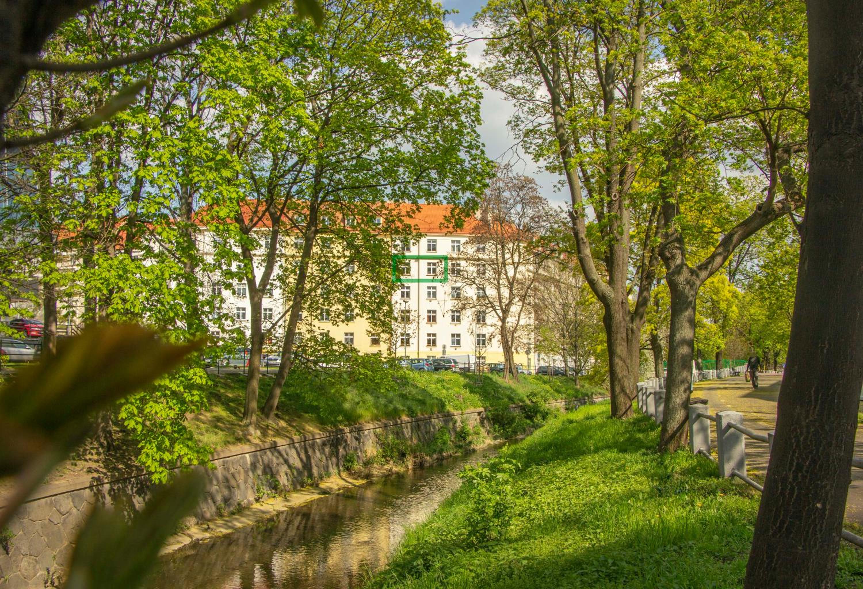 Double King Size Sunny Suite In Castle Area