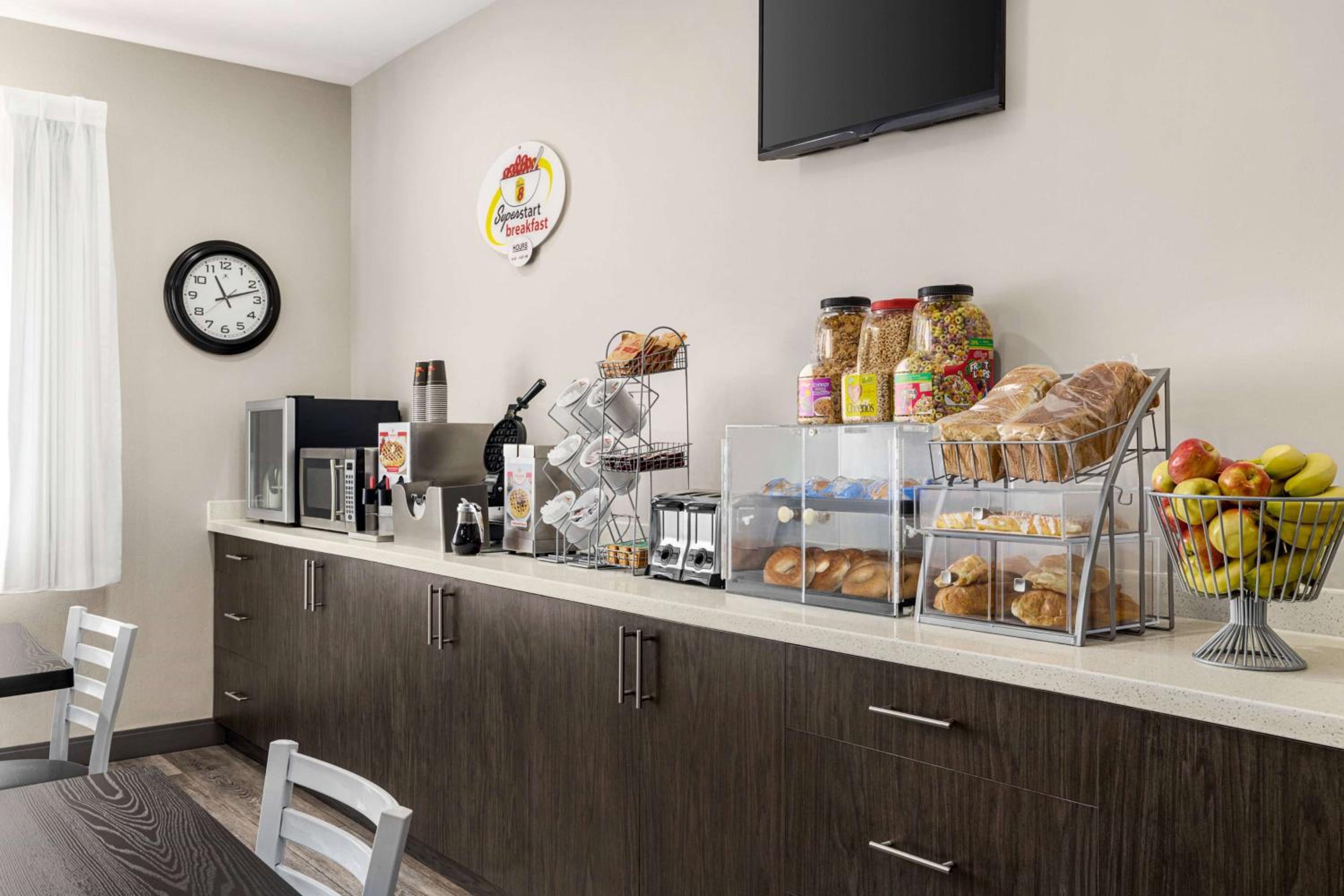 Sarnia Vacations - Super 8 by Wyndham Sarnia ON - Property Image 8