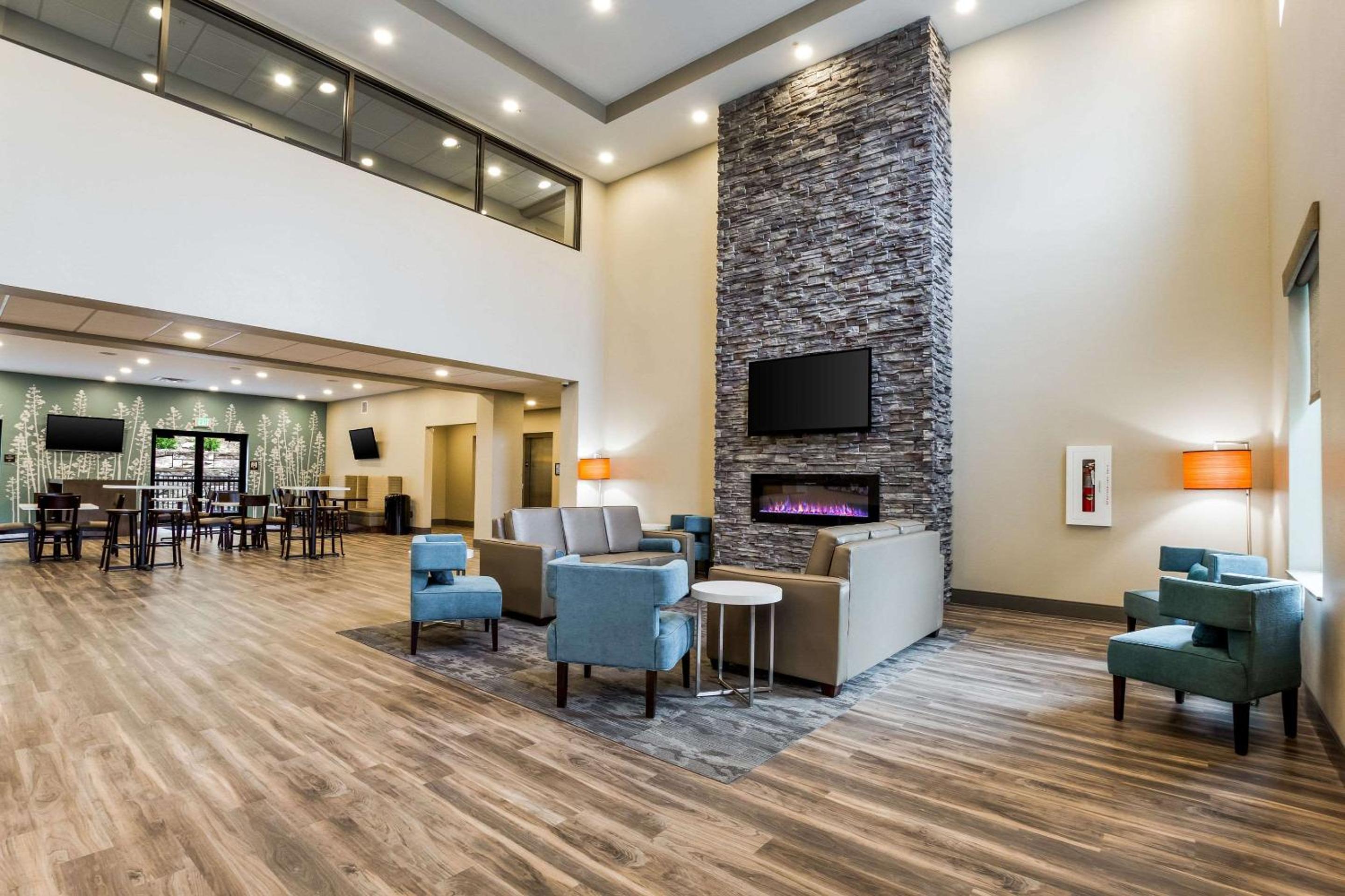 MainStay Suites Winfield-Teays Valley view 3