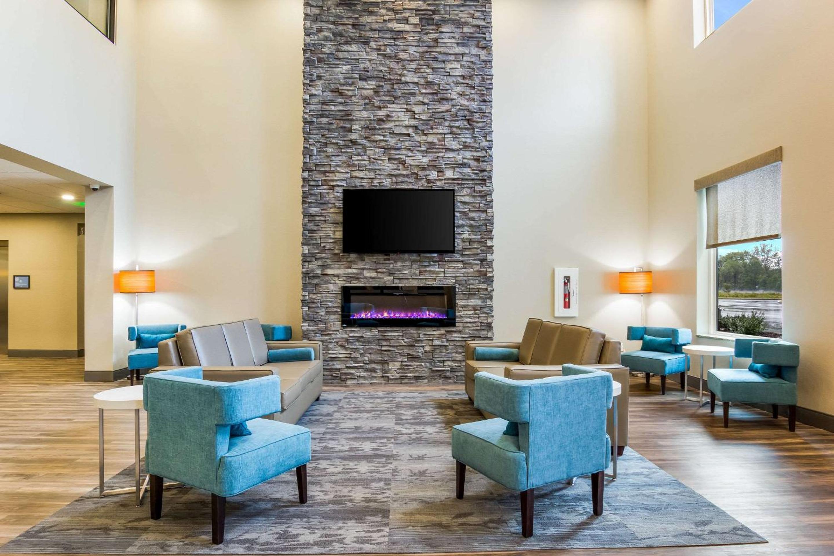 MainStay Suites Winfield-Teays Valley view 5