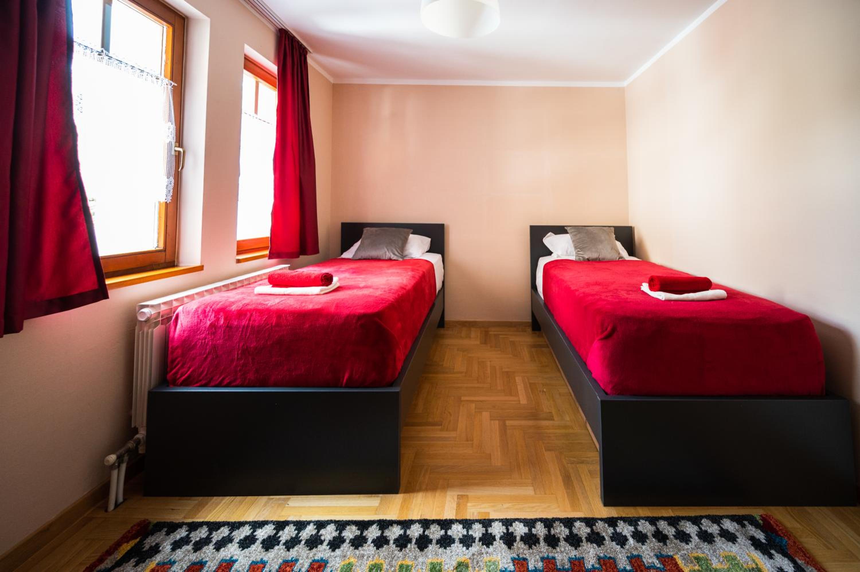 Spacious & Modern Apartments- Old Town